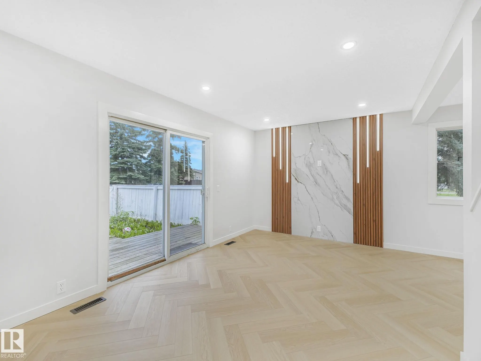 100 WESTRIDGE Crescent