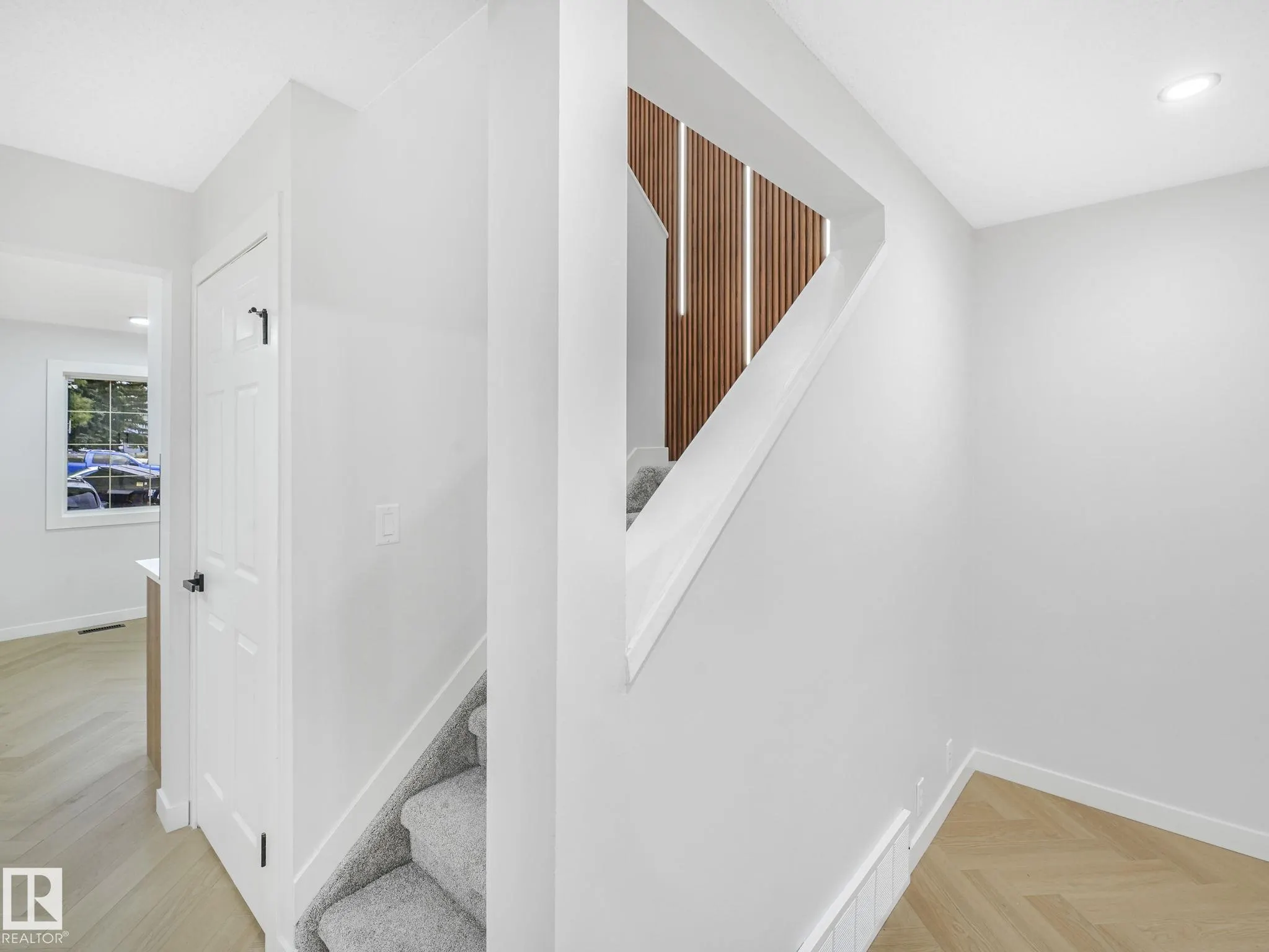 100 WESTRIDGE Crescent