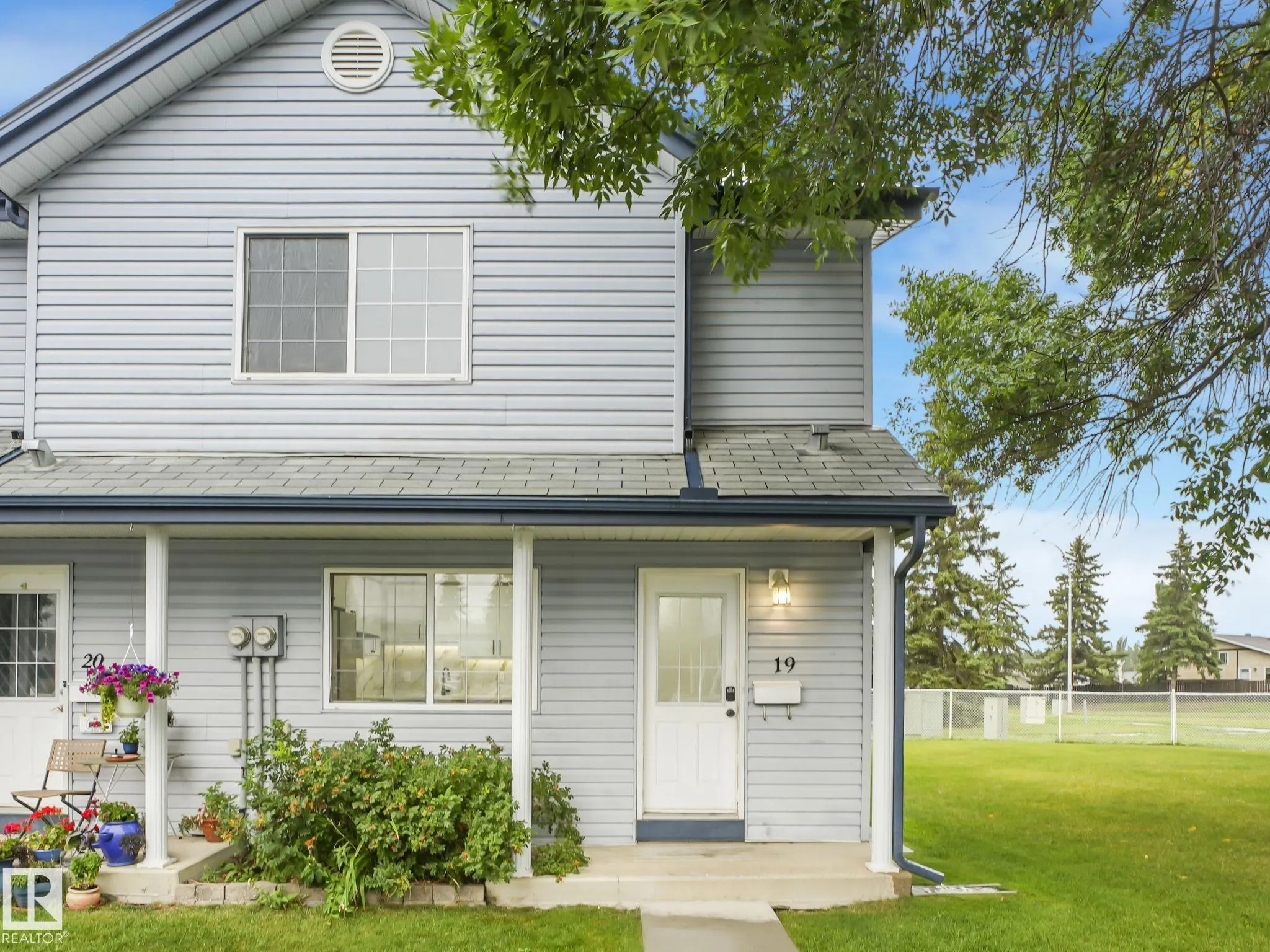 100 WESTRIDGE Crescent