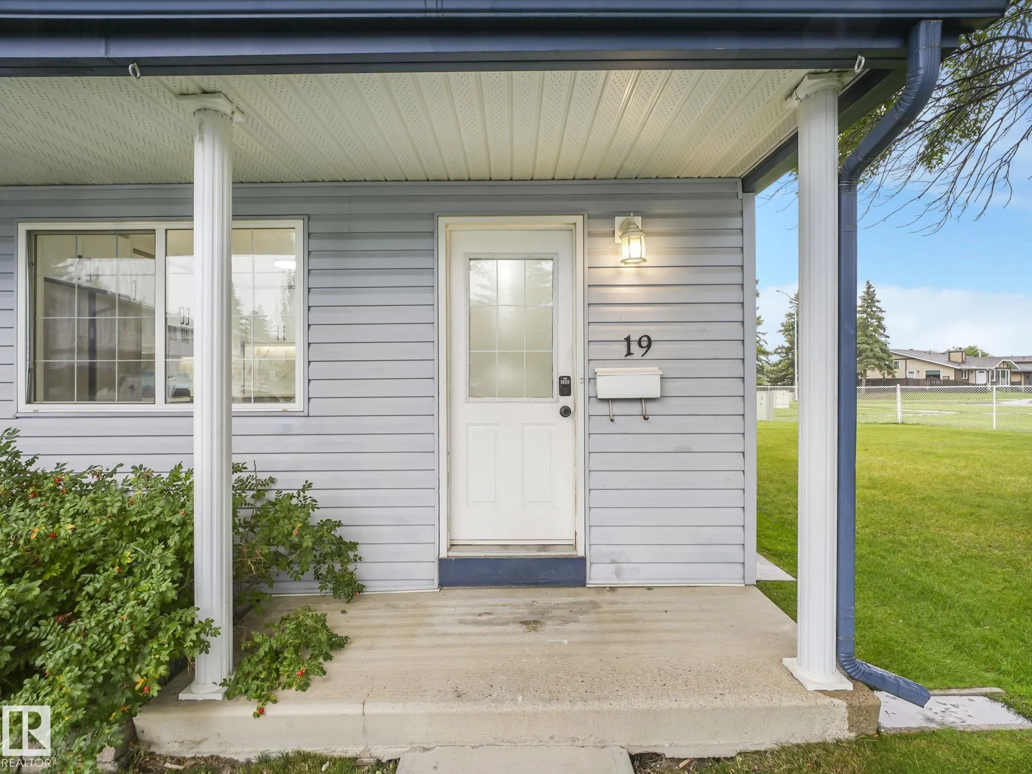 100 WESTRIDGE Crescent