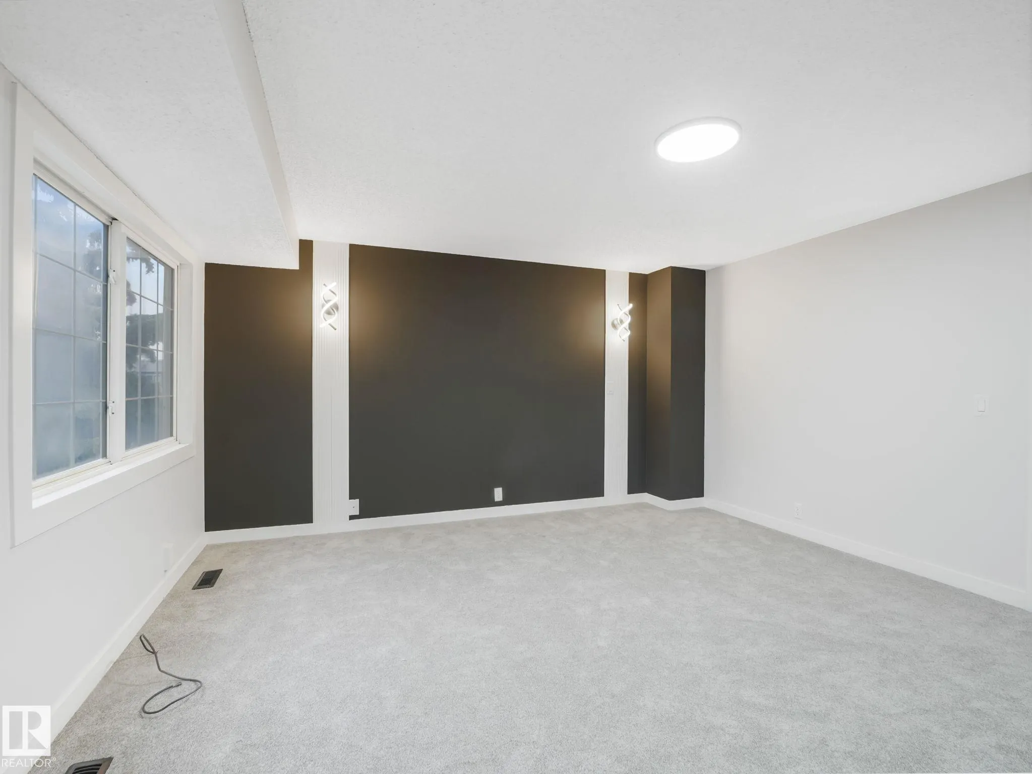 100 WESTRIDGE Crescent