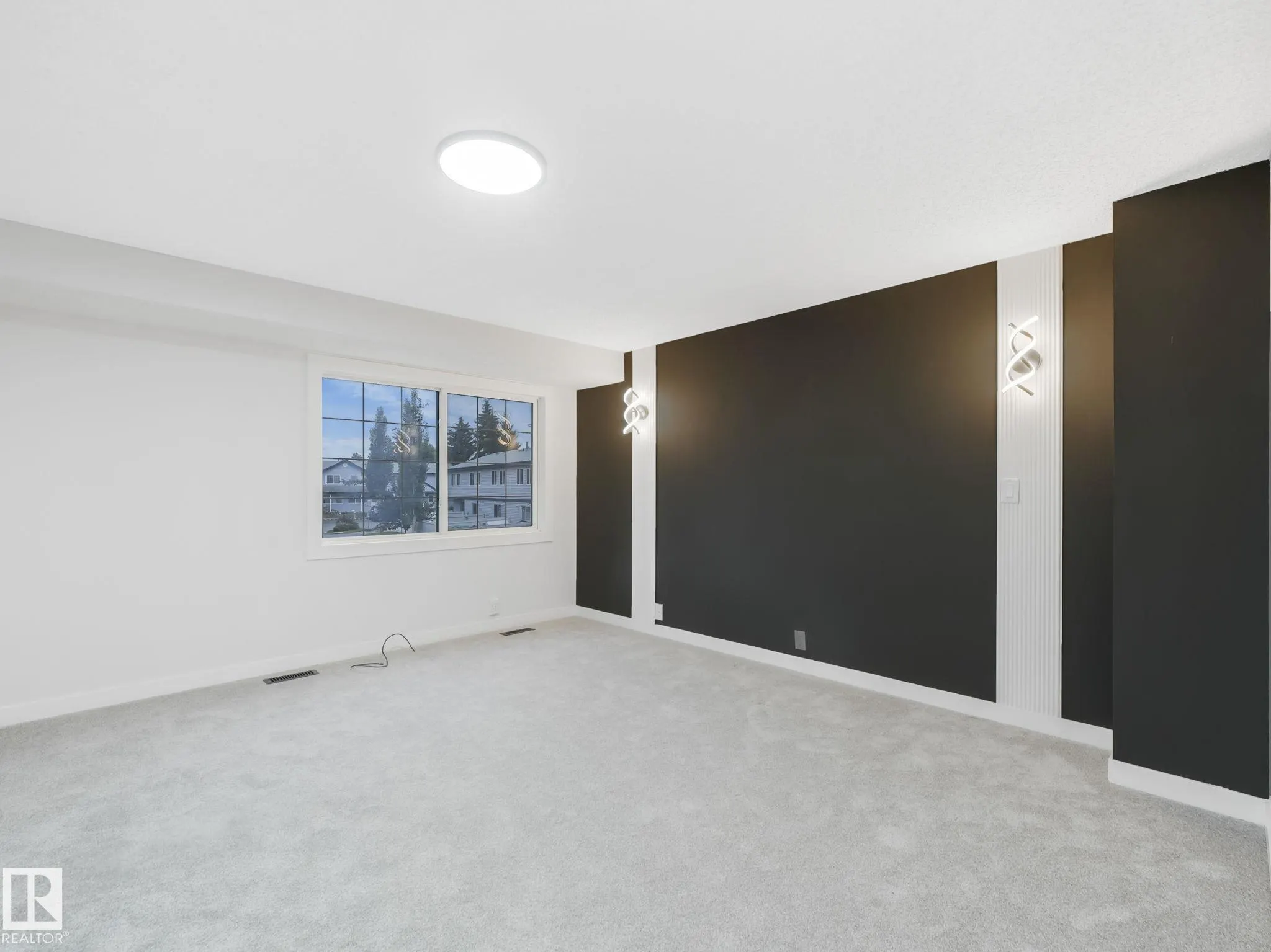 100 WESTRIDGE Crescent