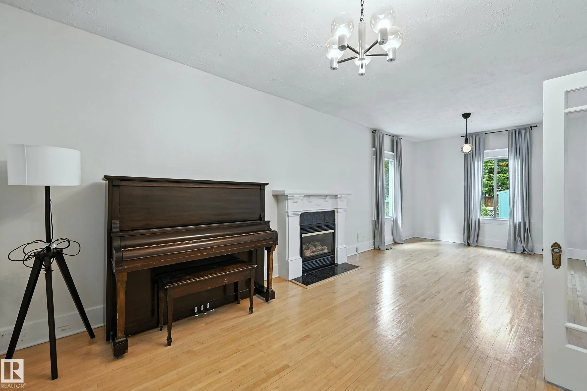 9944 85 Avenue