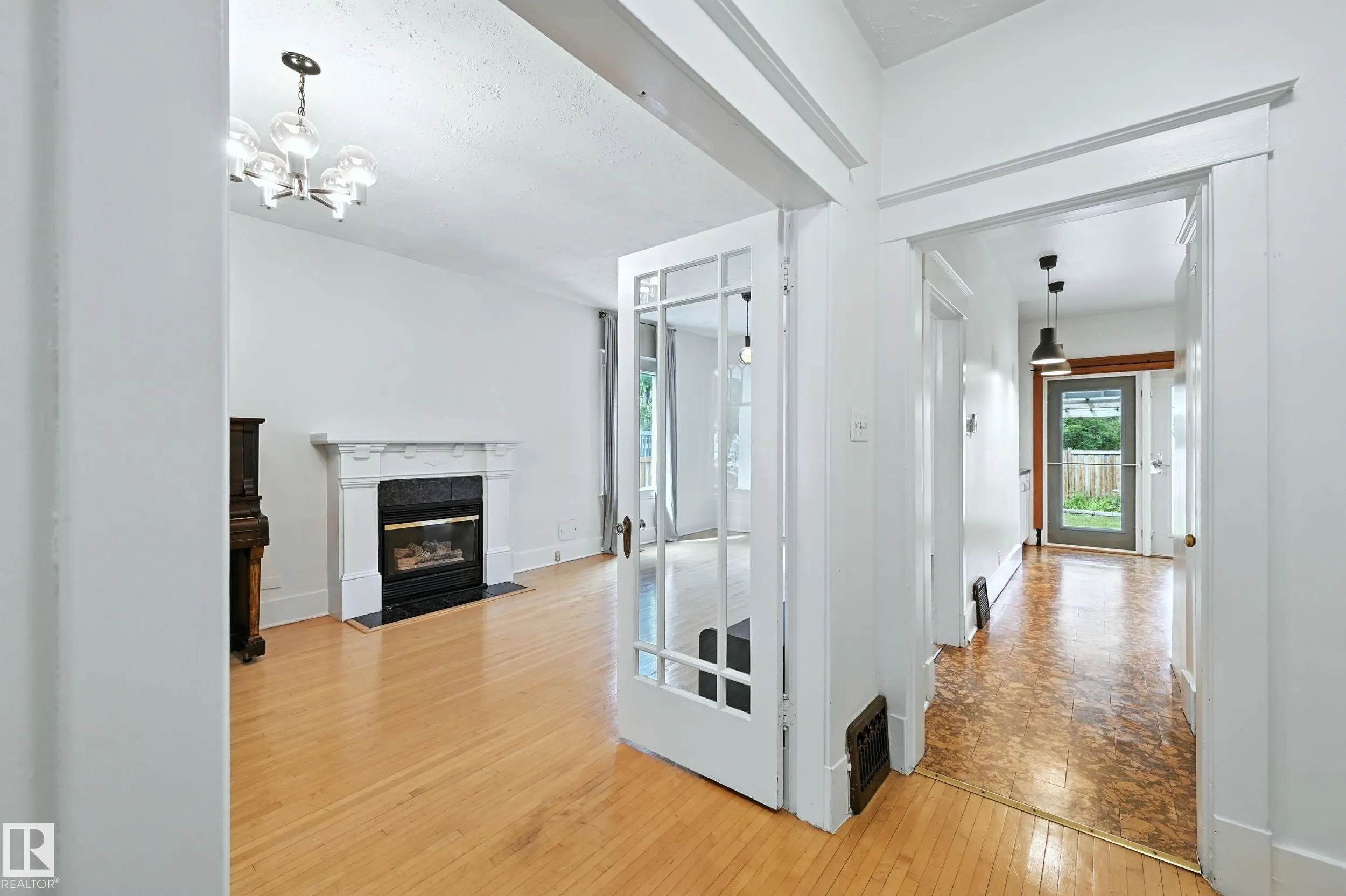 9944 85 Avenue