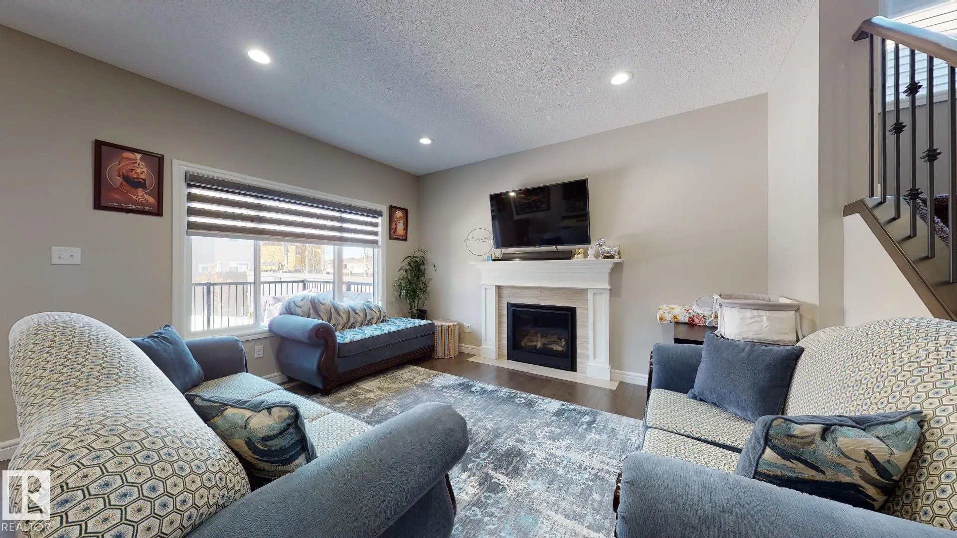 8716 CARSON Way