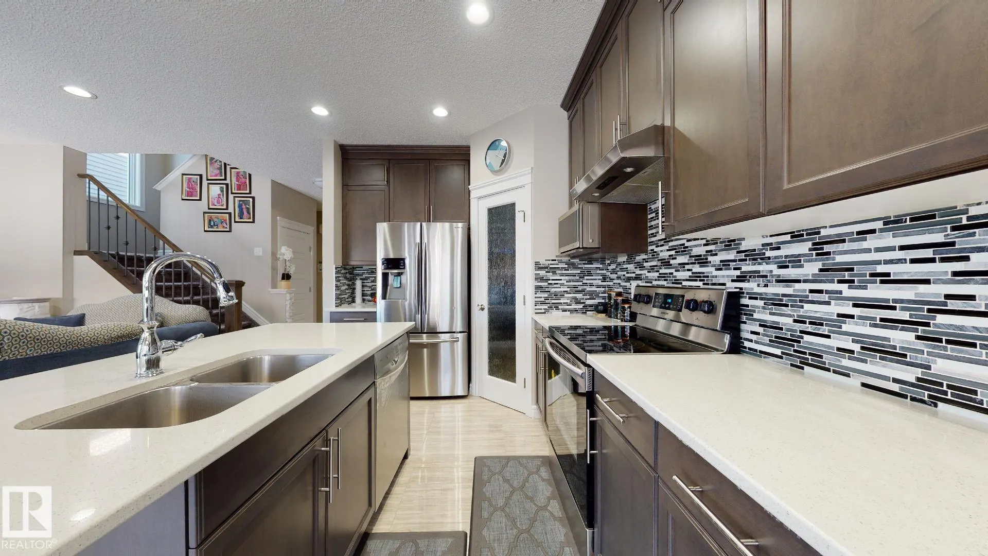 8716 CARSON Way