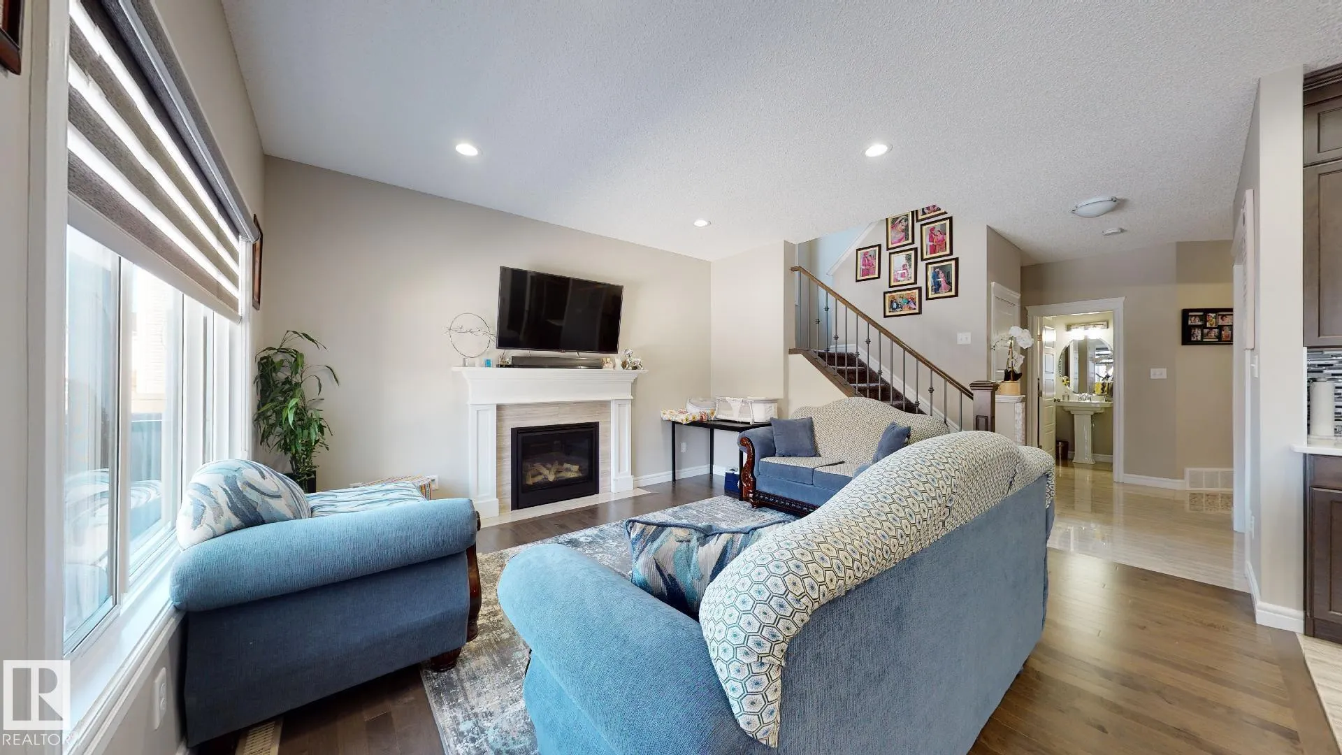 8716 CARSON Way