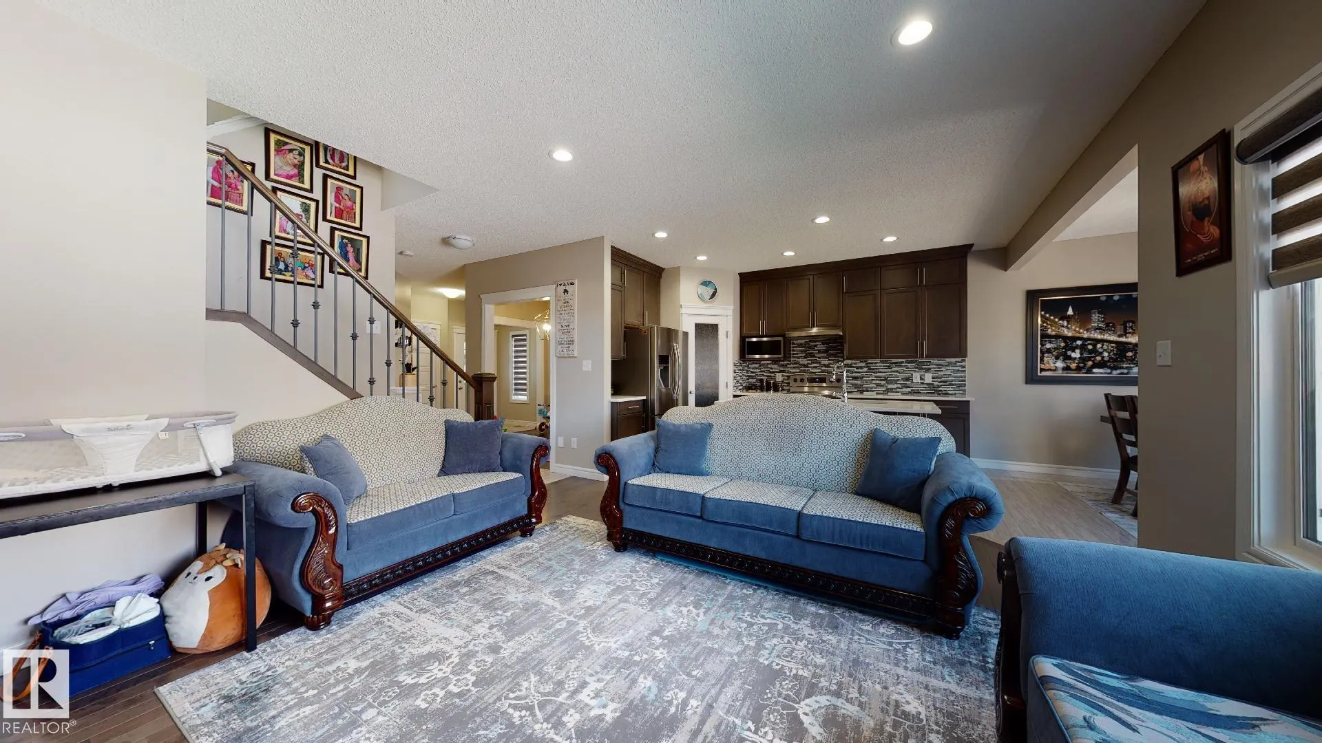 8716 CARSON Way