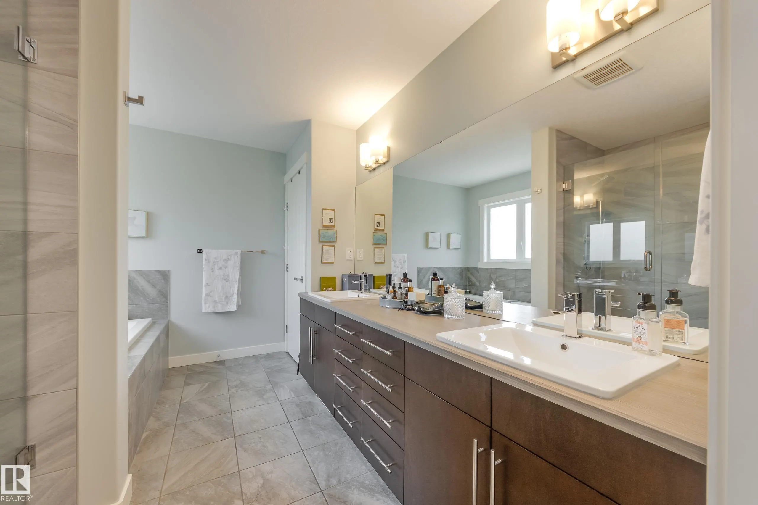 3721 PARKER Court