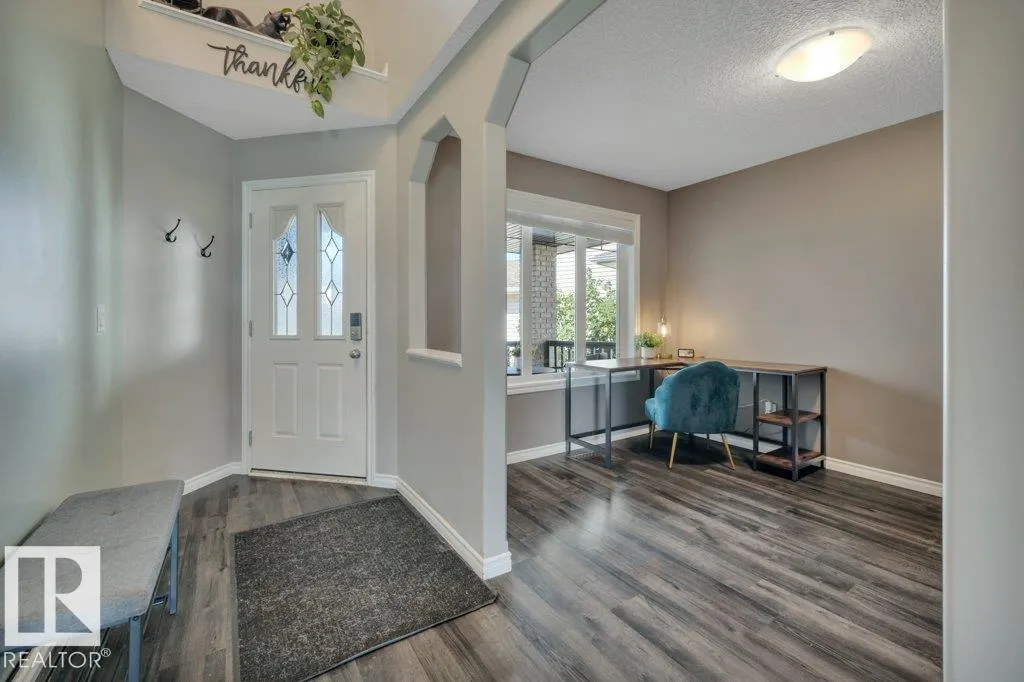 53 DOUGLAS Crescent