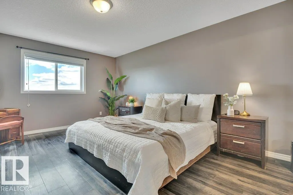 53 DOUGLAS Crescent