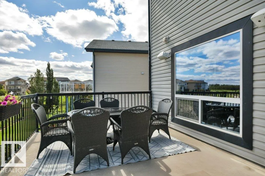 53 DOUGLAS Crescent