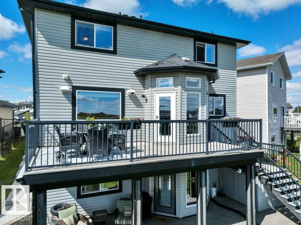 53 DOUGLAS Crescent