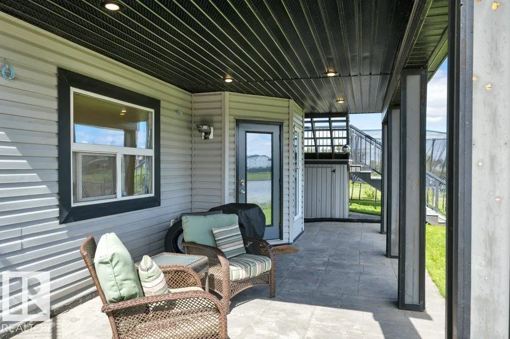 53 DOUGLAS Crescent