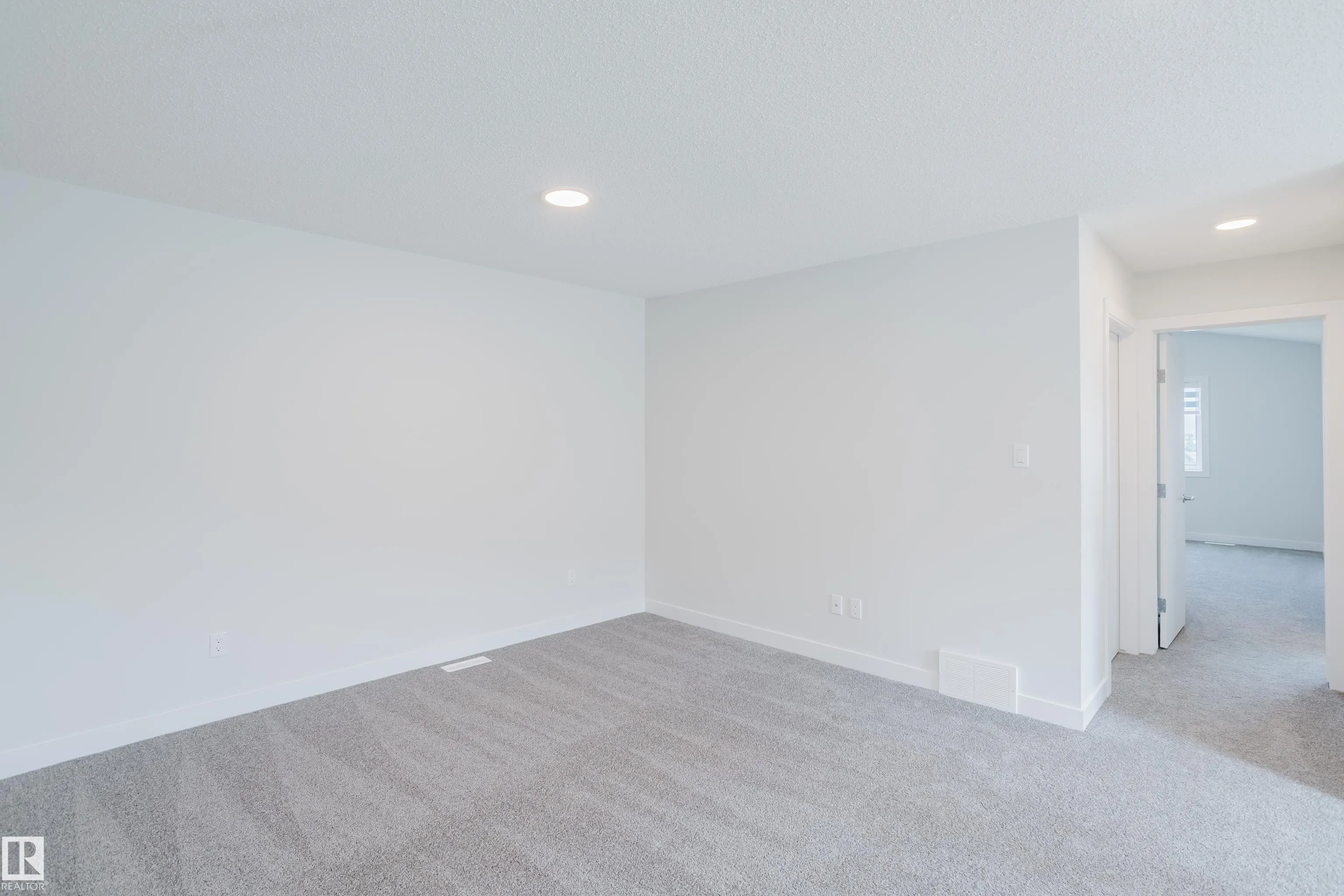 19007 20 Avenue