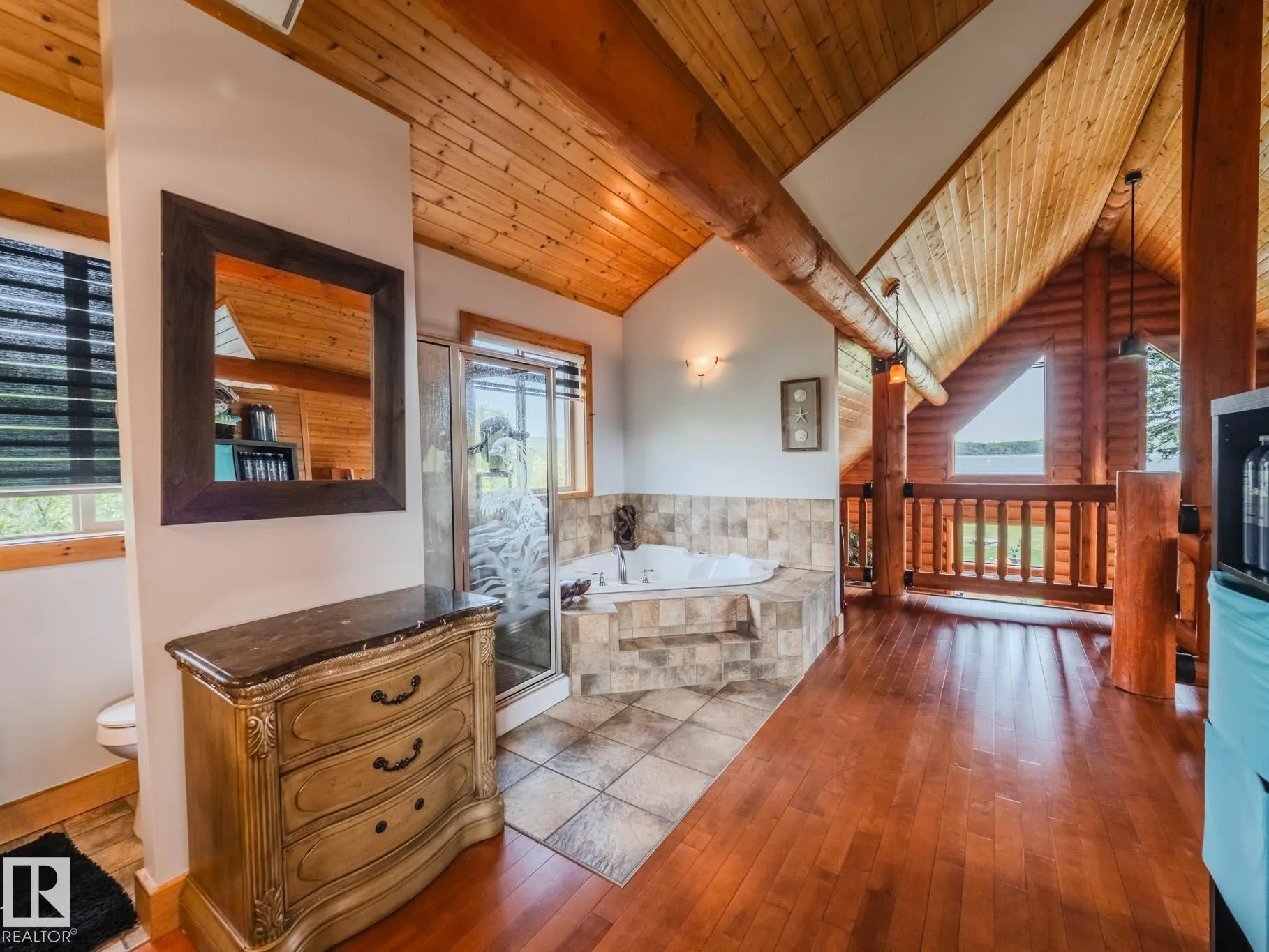 213 Lakeshore Drive