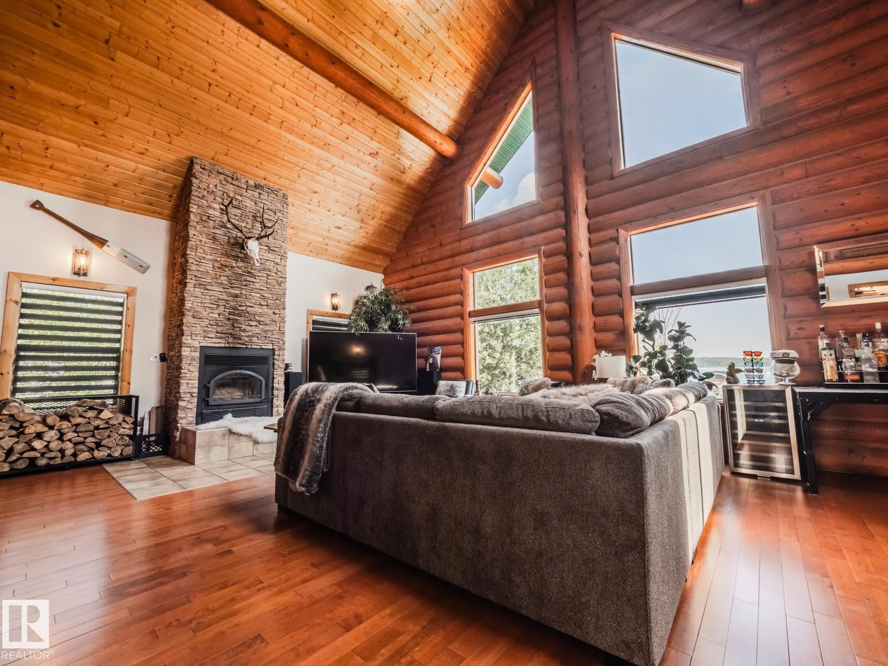 213 Lakeshore Drive