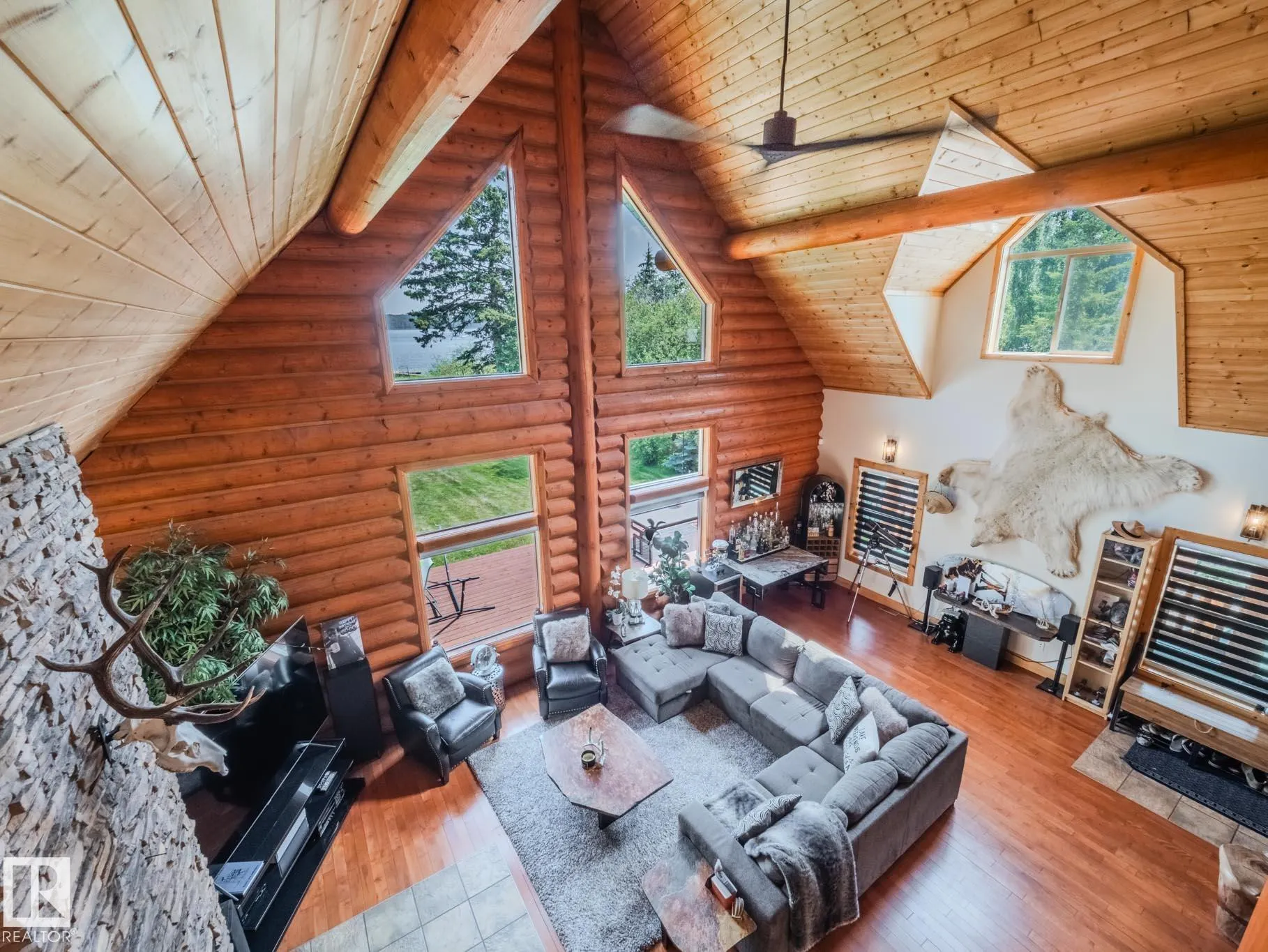 213 Lakeshore Drive