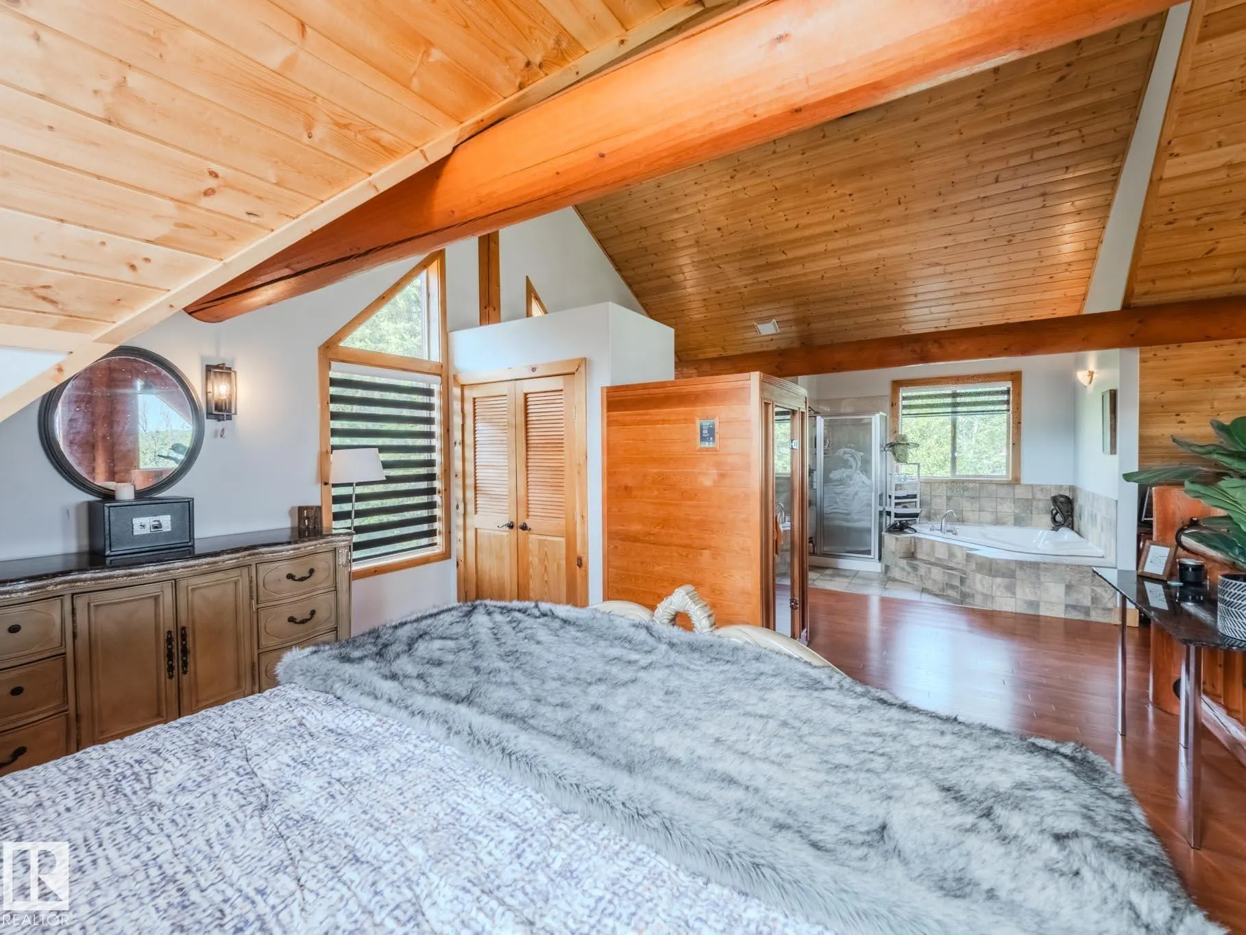 213 Lakeshore Drive