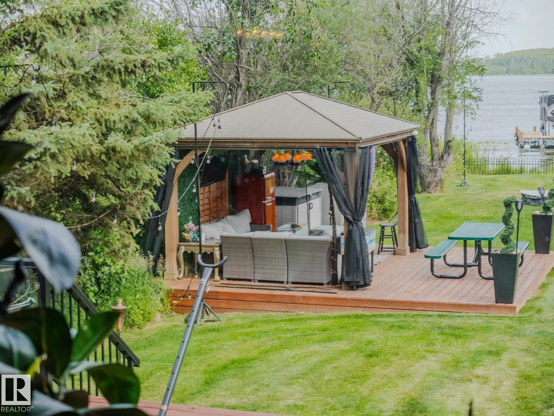 213 Lakeshore Drive