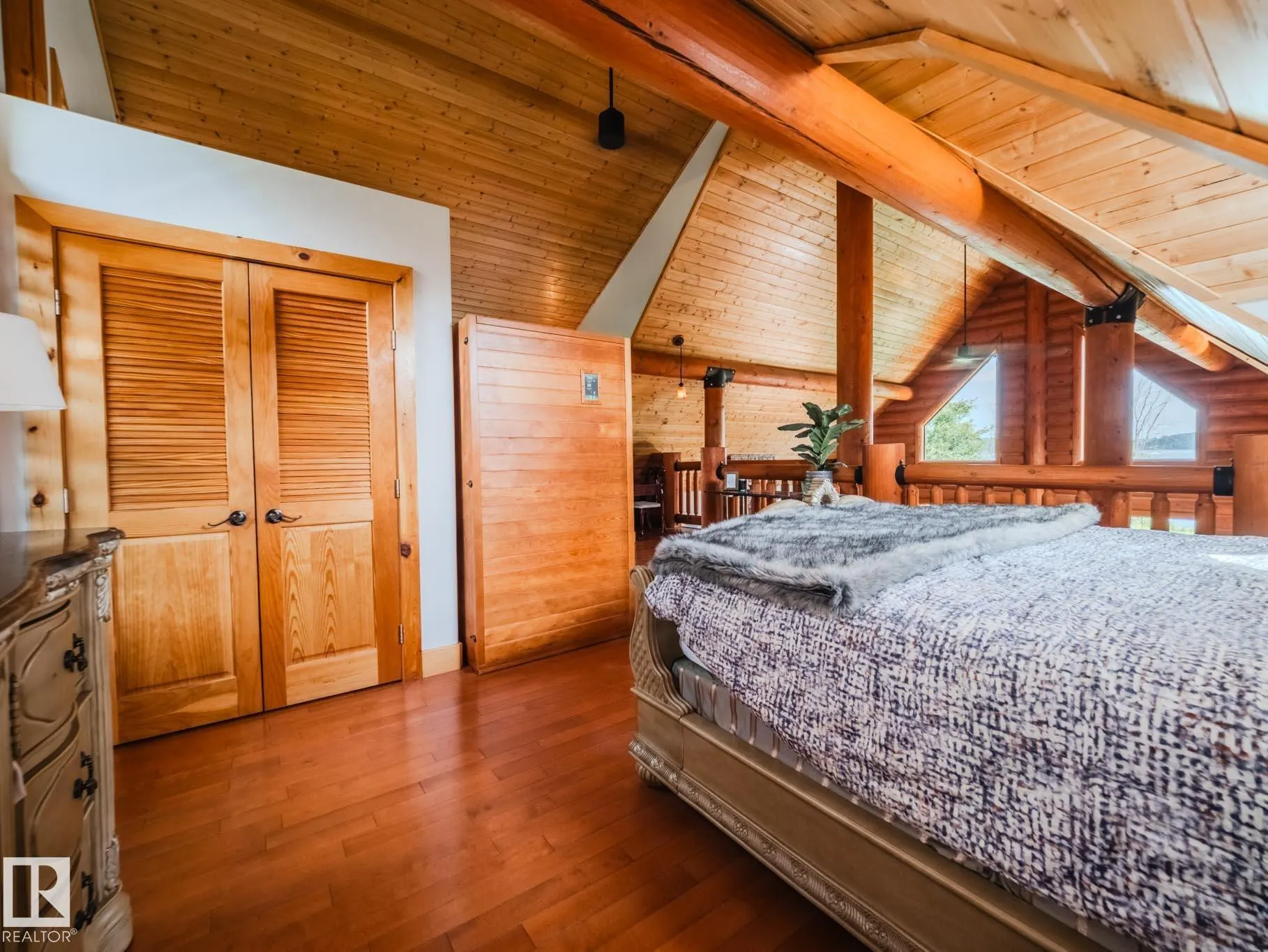 213 Lakeshore Drive