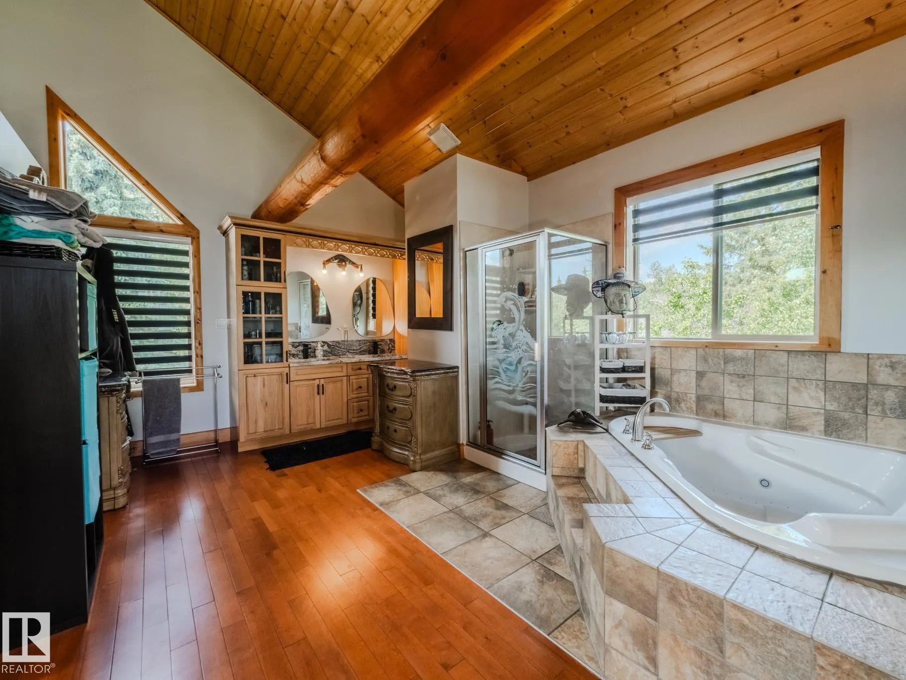 213 Lakeshore Drive