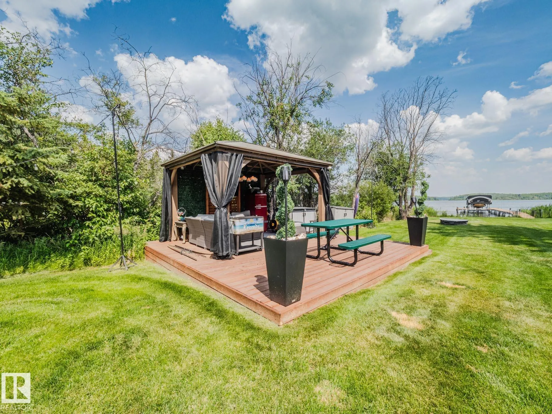 213 Lakeshore Drive
