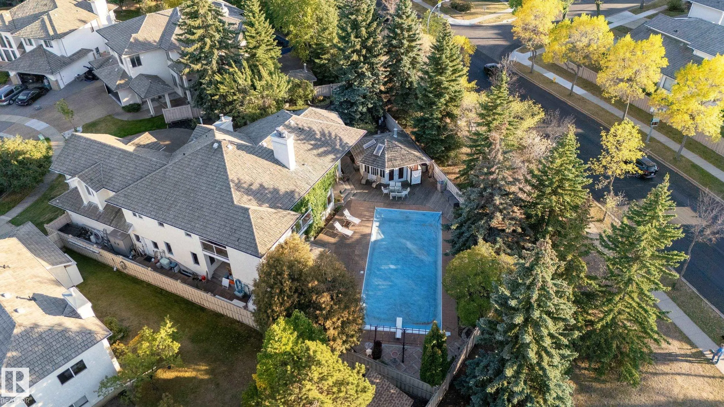 21 ESSEX CLOSE