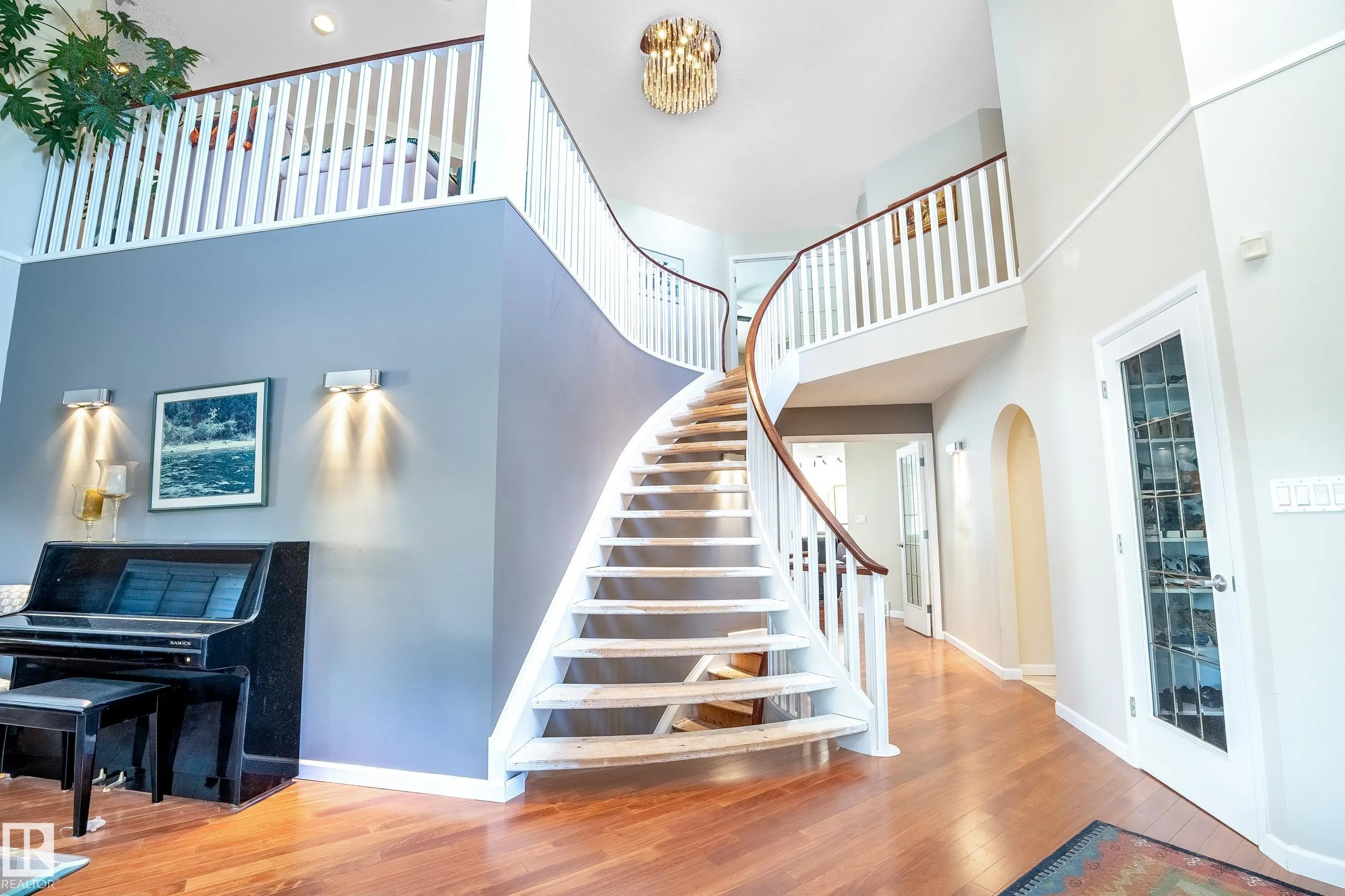 21 ESSEX CLOSE