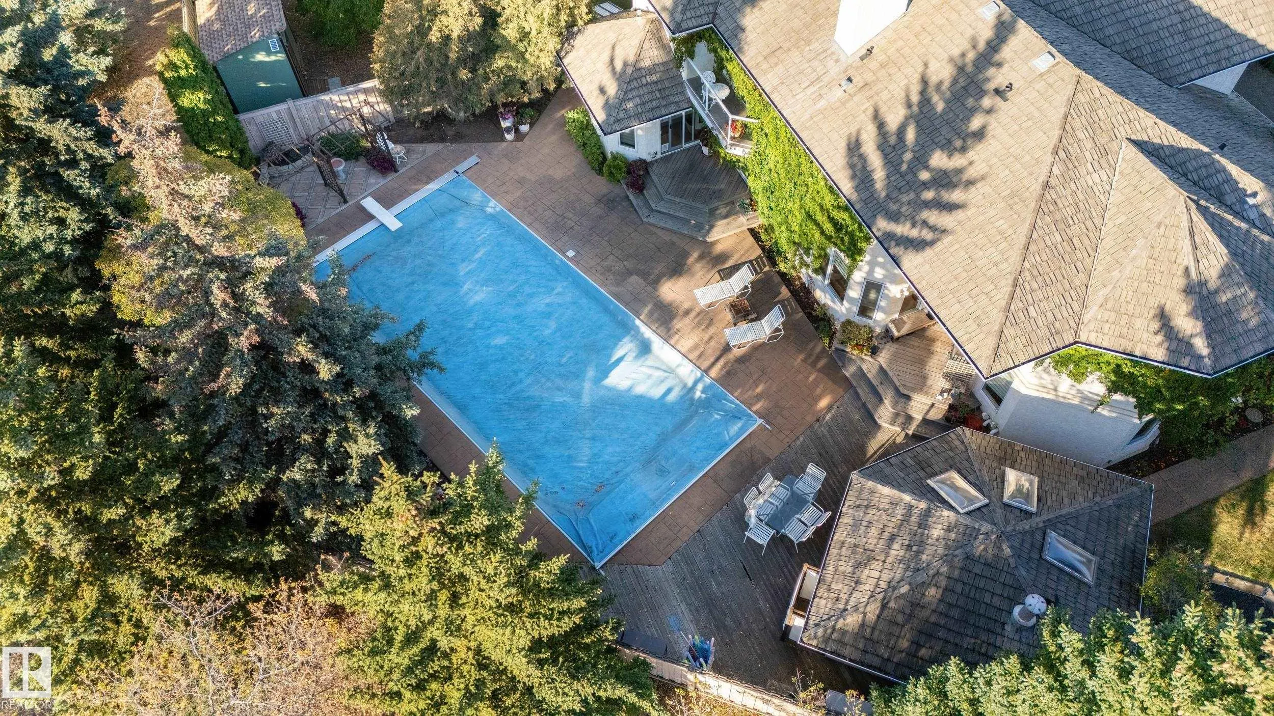 21 ESSEX CLOSE