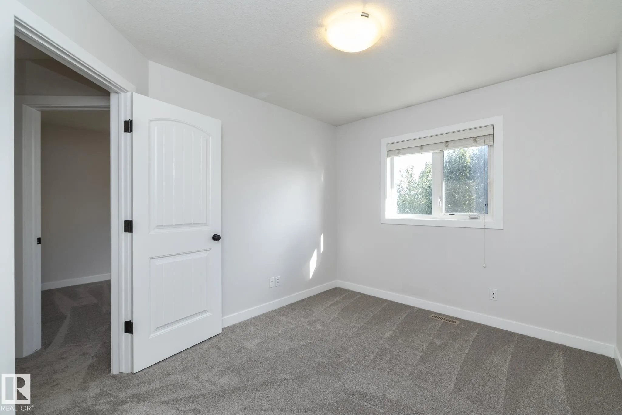 193 BIRCHWOOD Close
