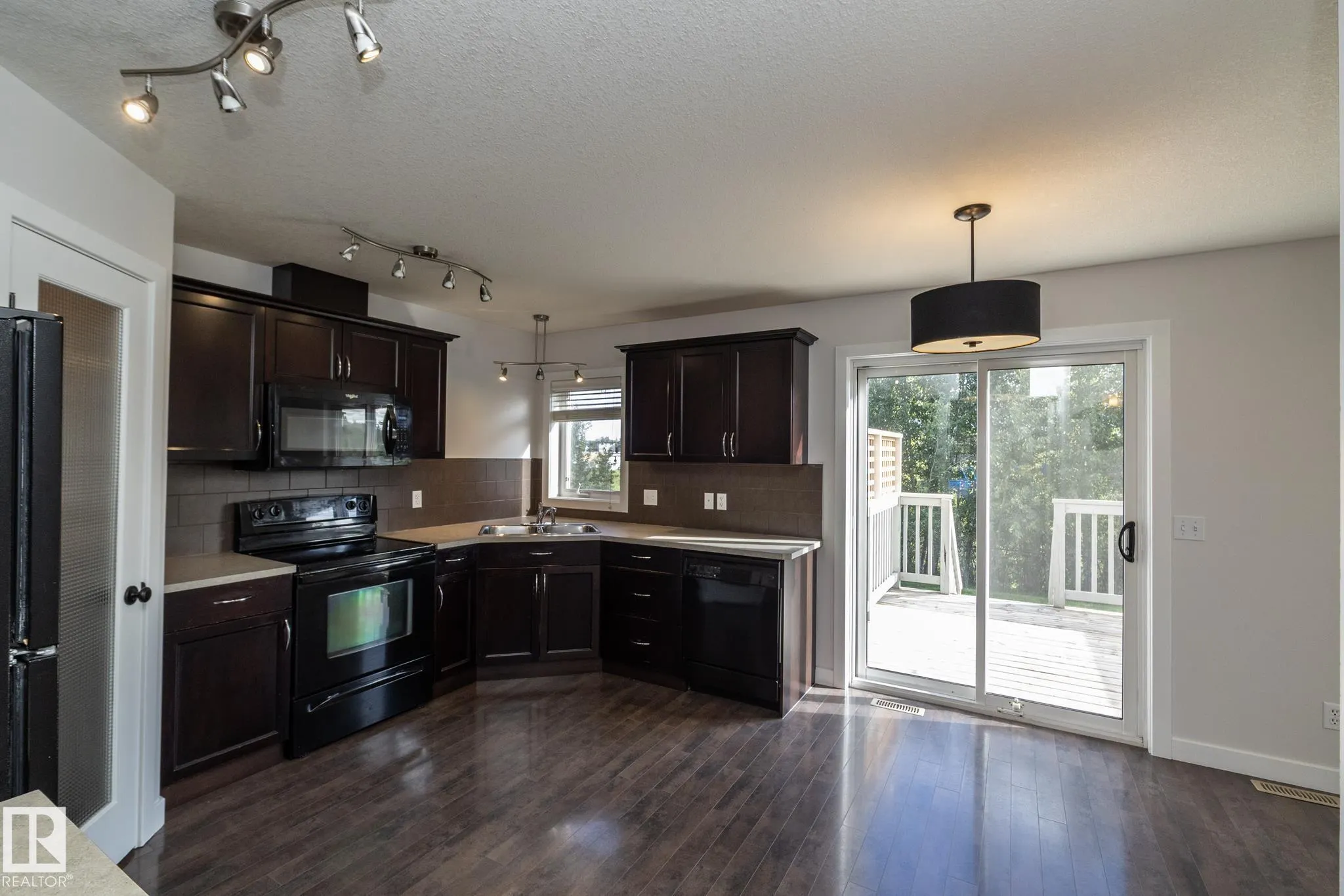 193 BIRCHWOOD Close