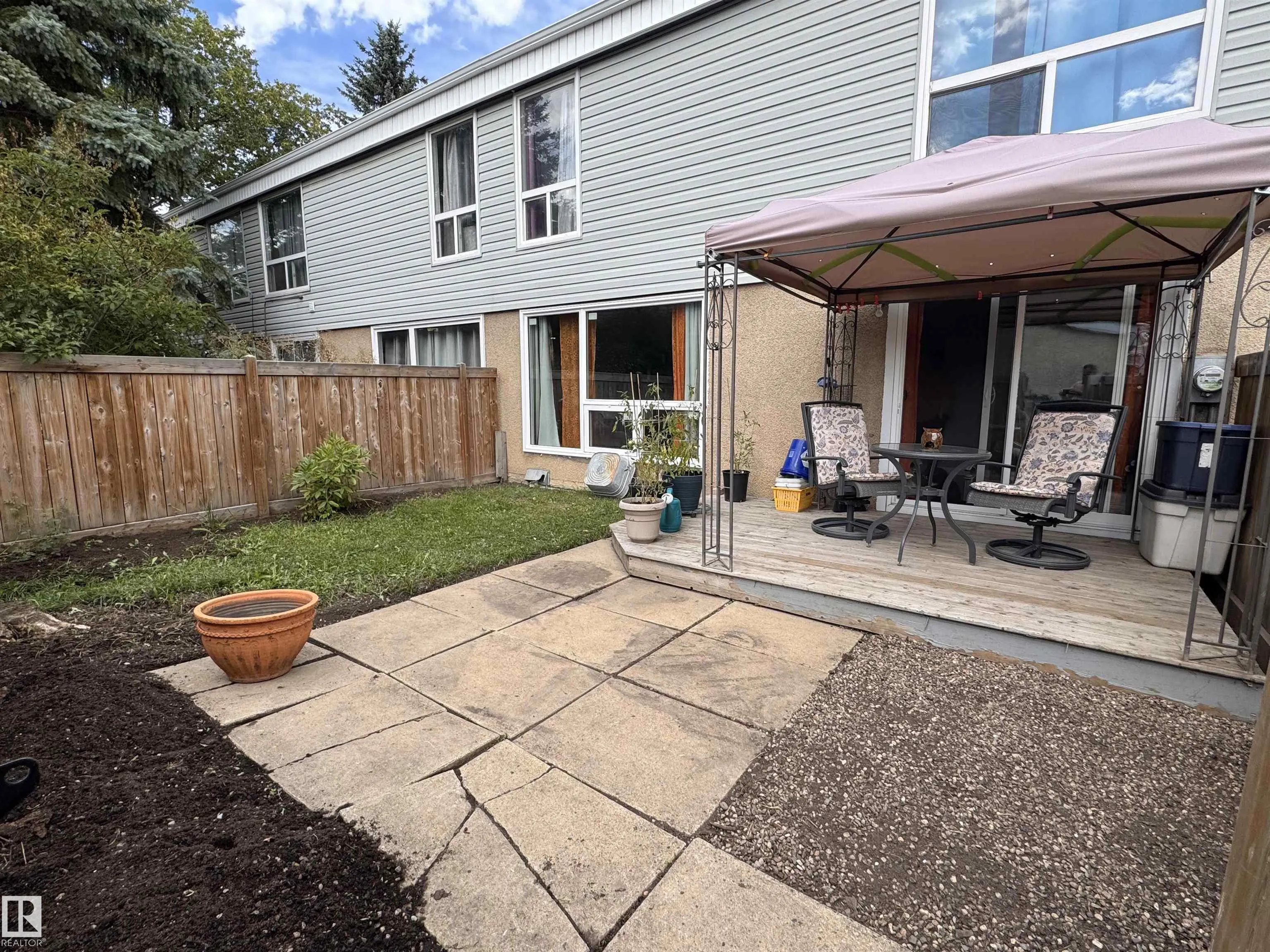 225 GRANDIN Village