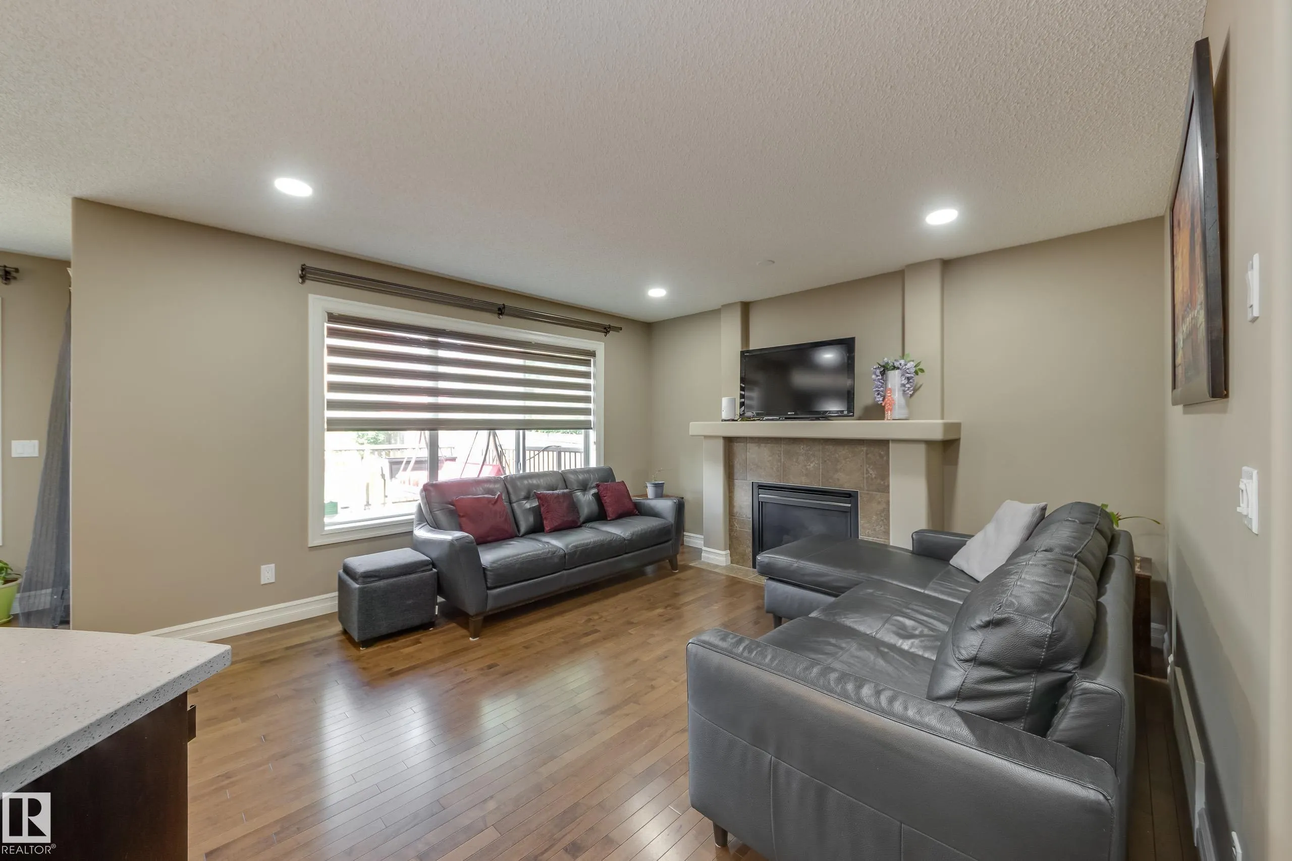 11605 16A Avenue