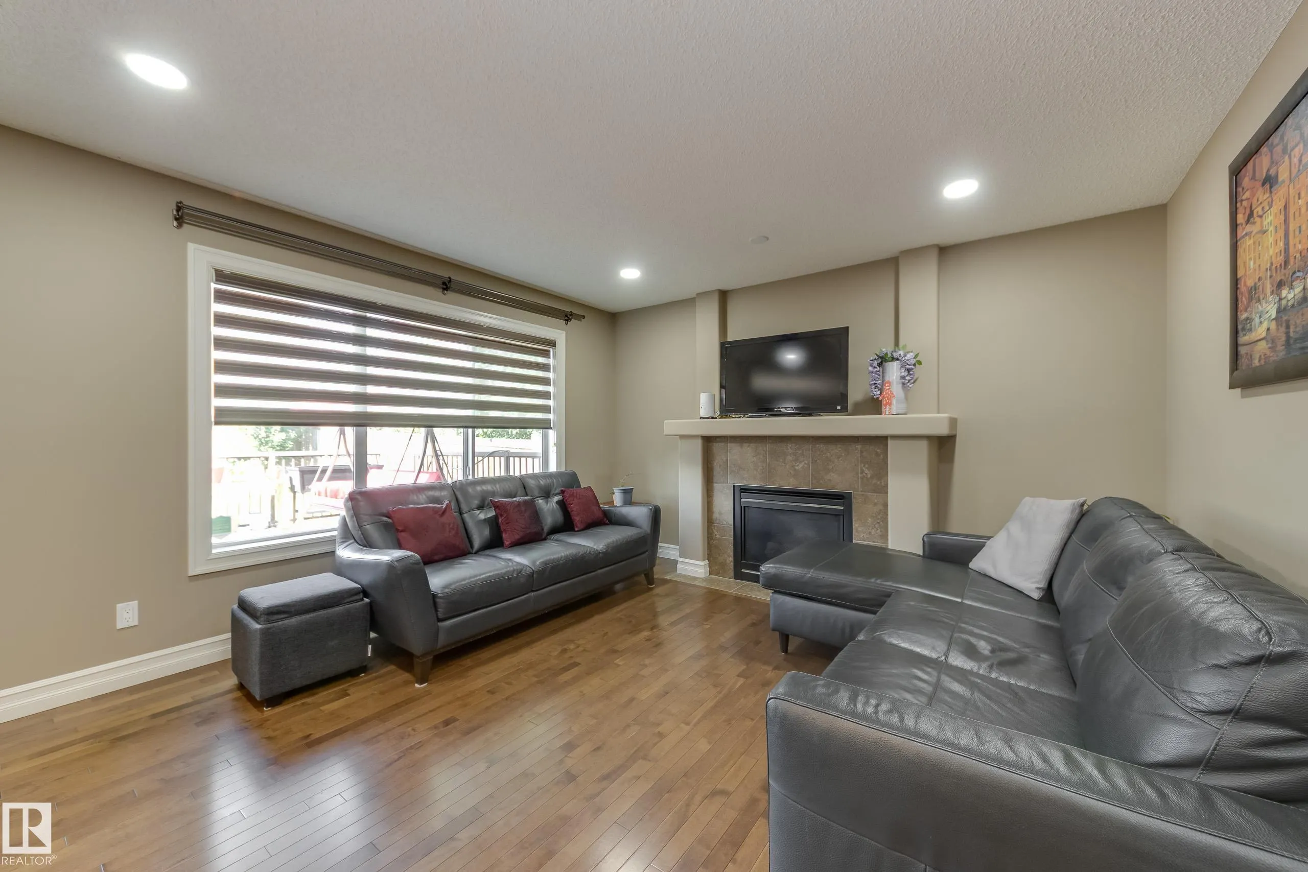 11605 16A Avenue