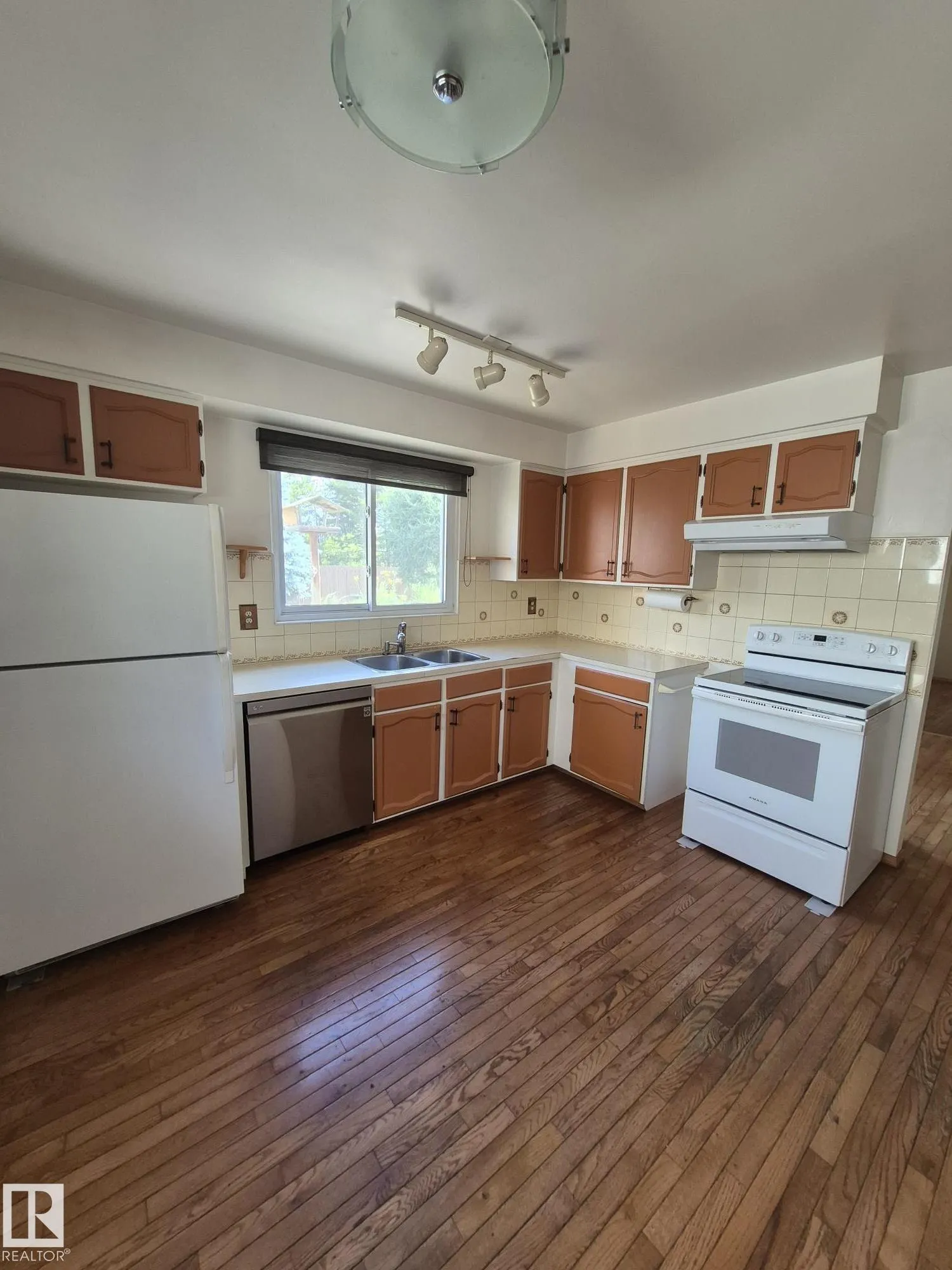 35 LIVINGSTONE Crescent