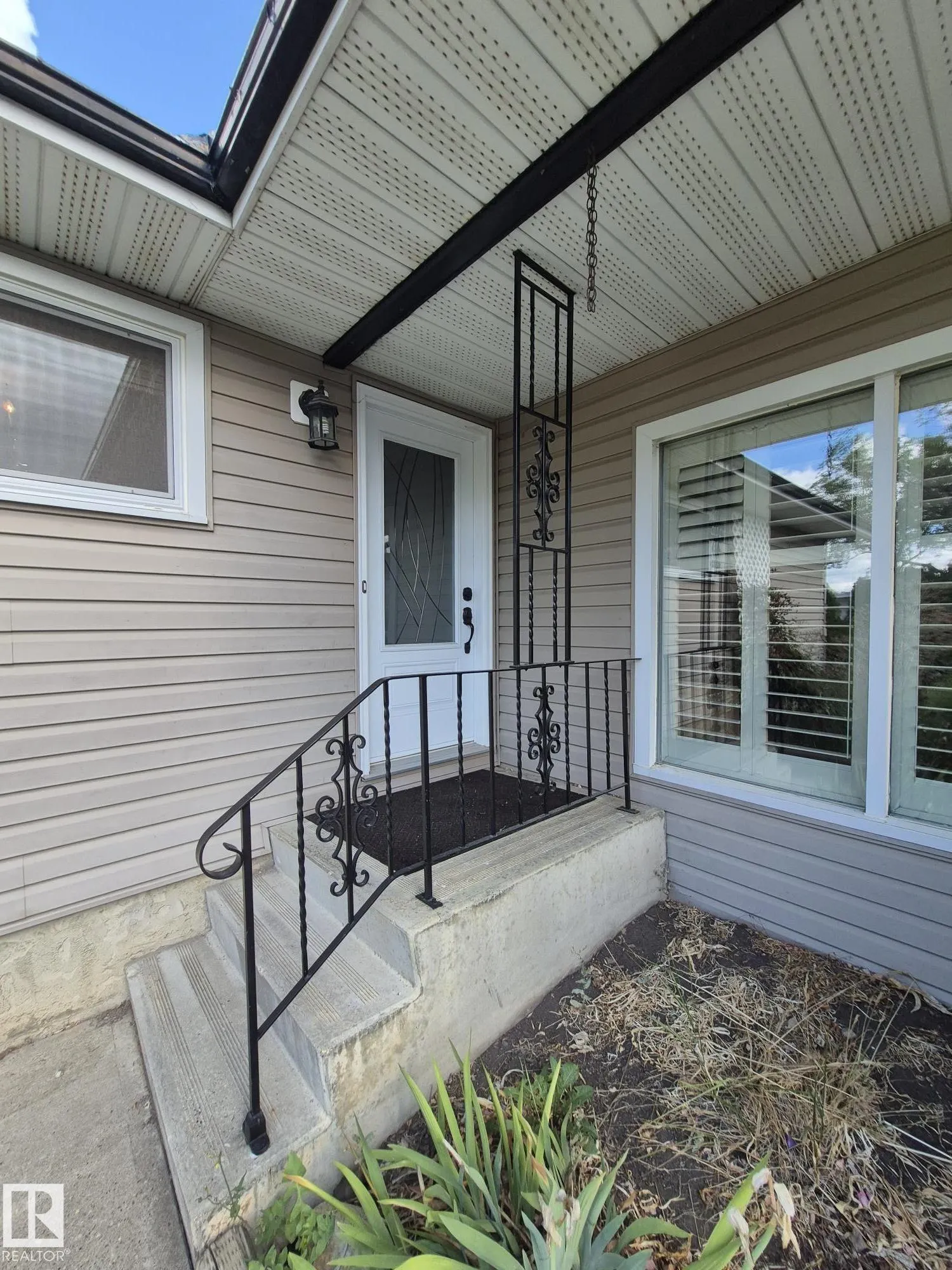 35 LIVINGSTONE Crescent