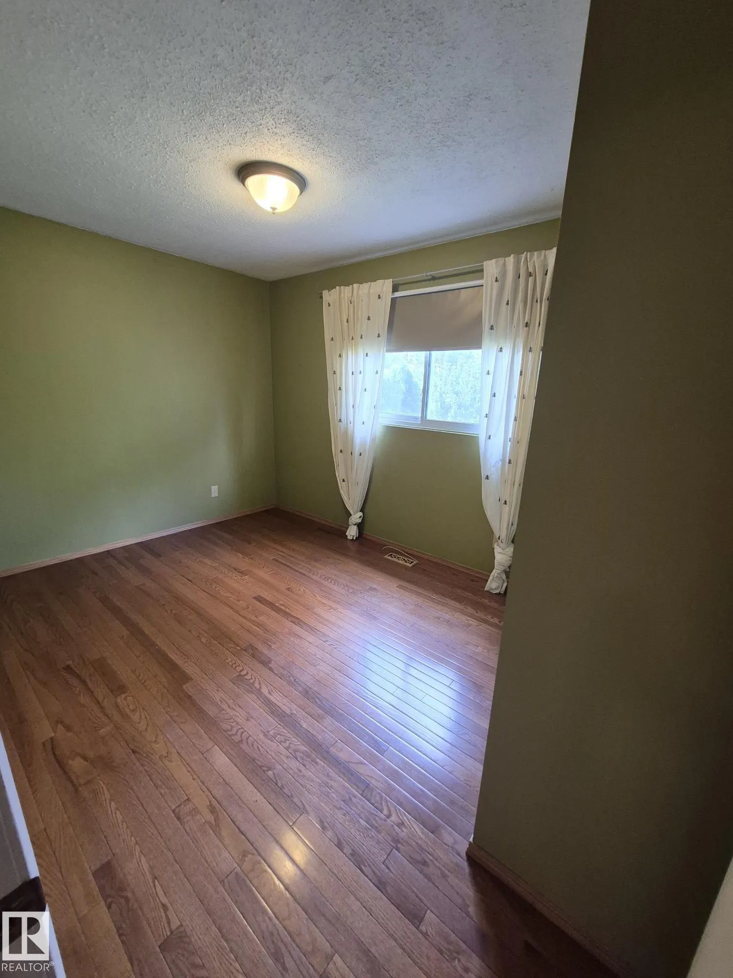 35 LIVINGSTONE Crescent