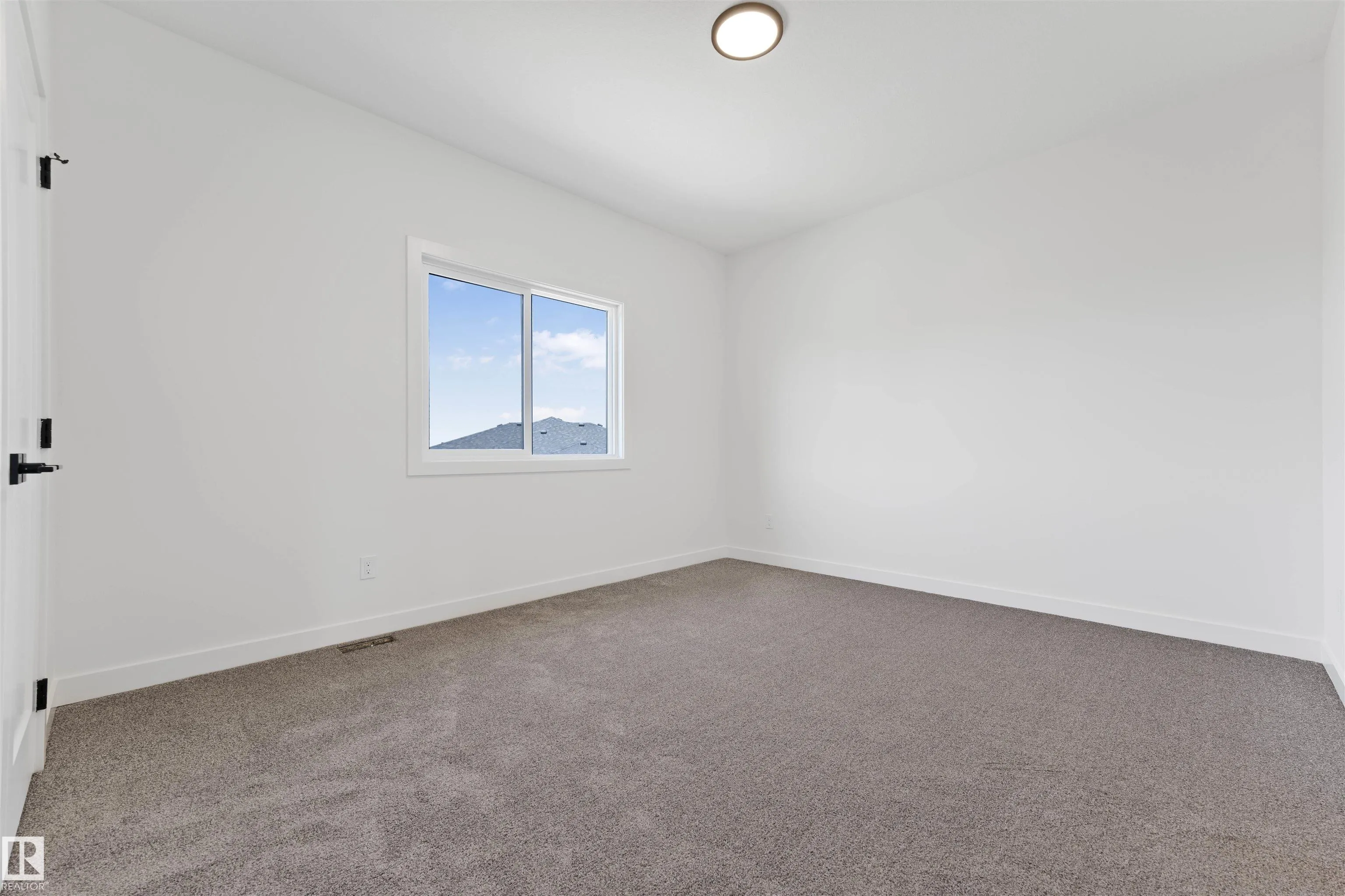 48 GRASSVIEW Crescent