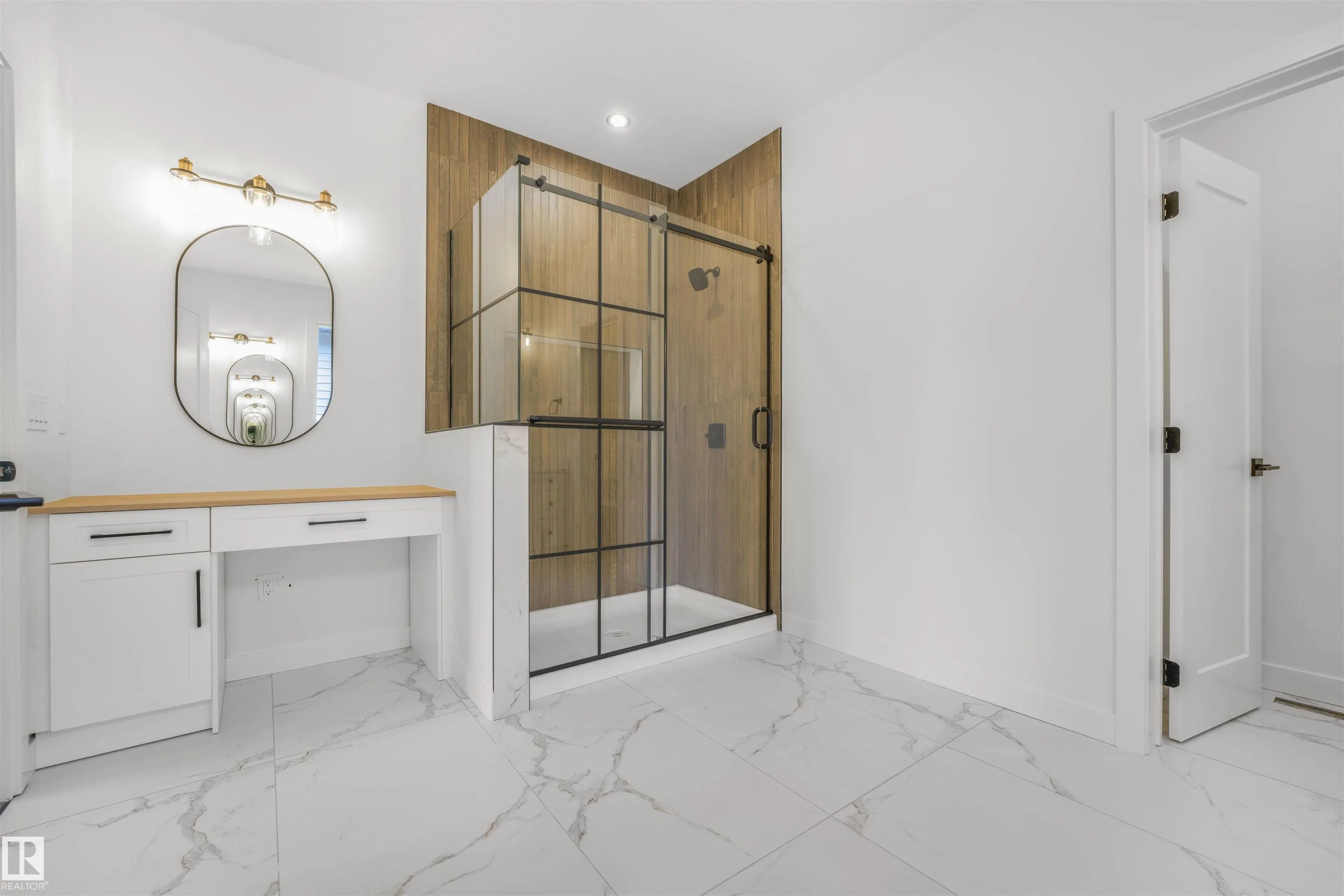 48 GRASSVIEW Crescent