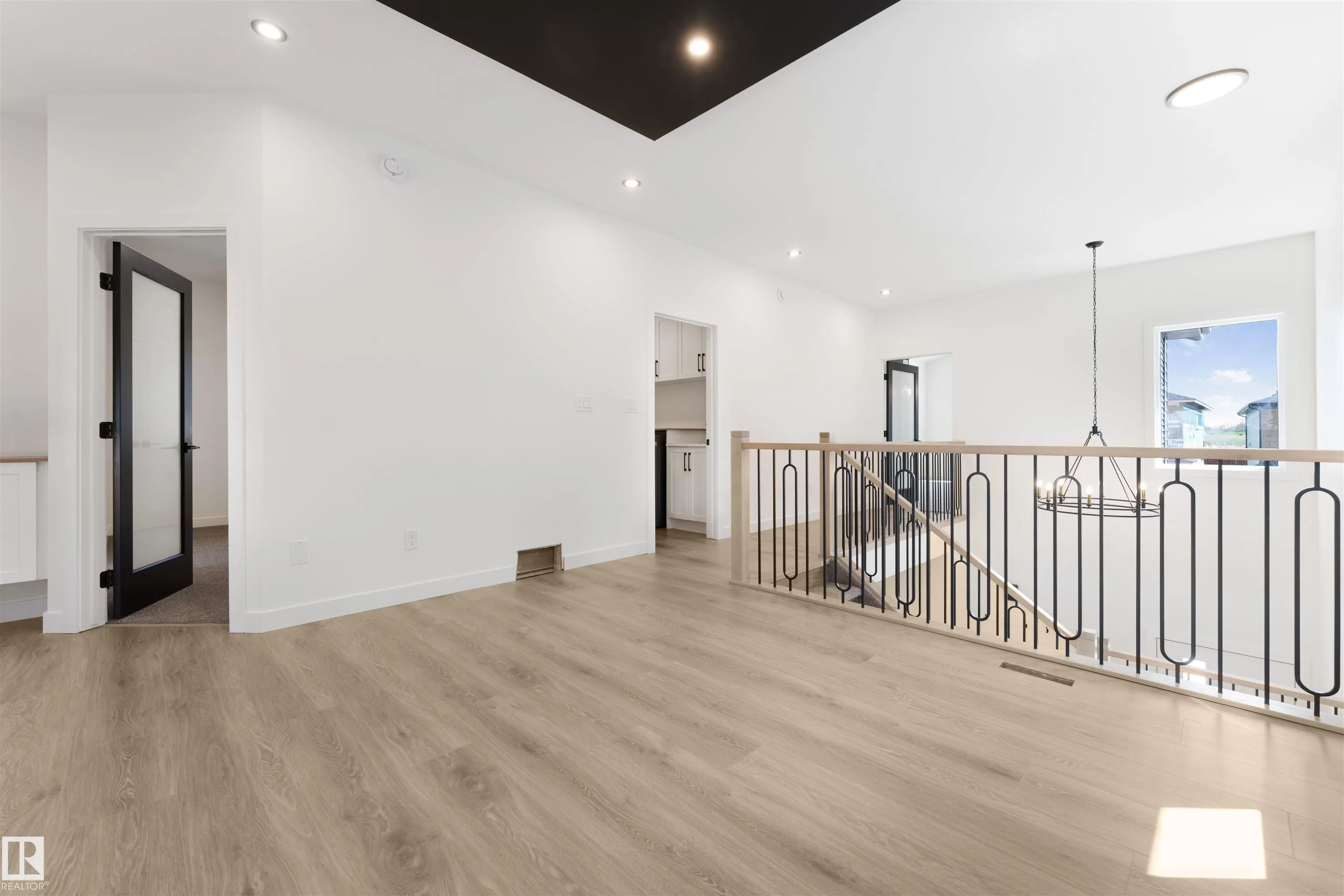 48 GRASSVIEW Crescent