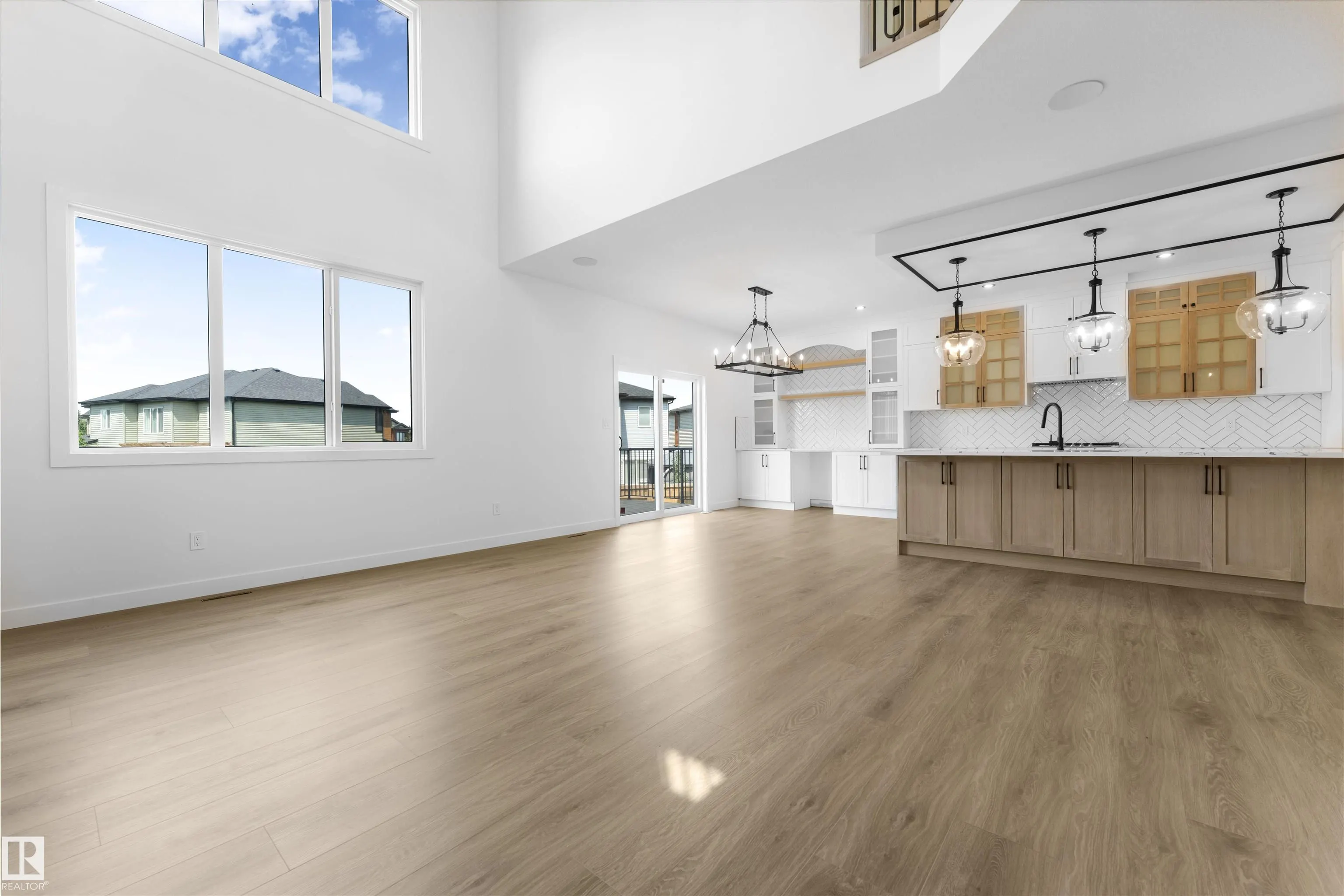 48 GRASSVIEW Crescent