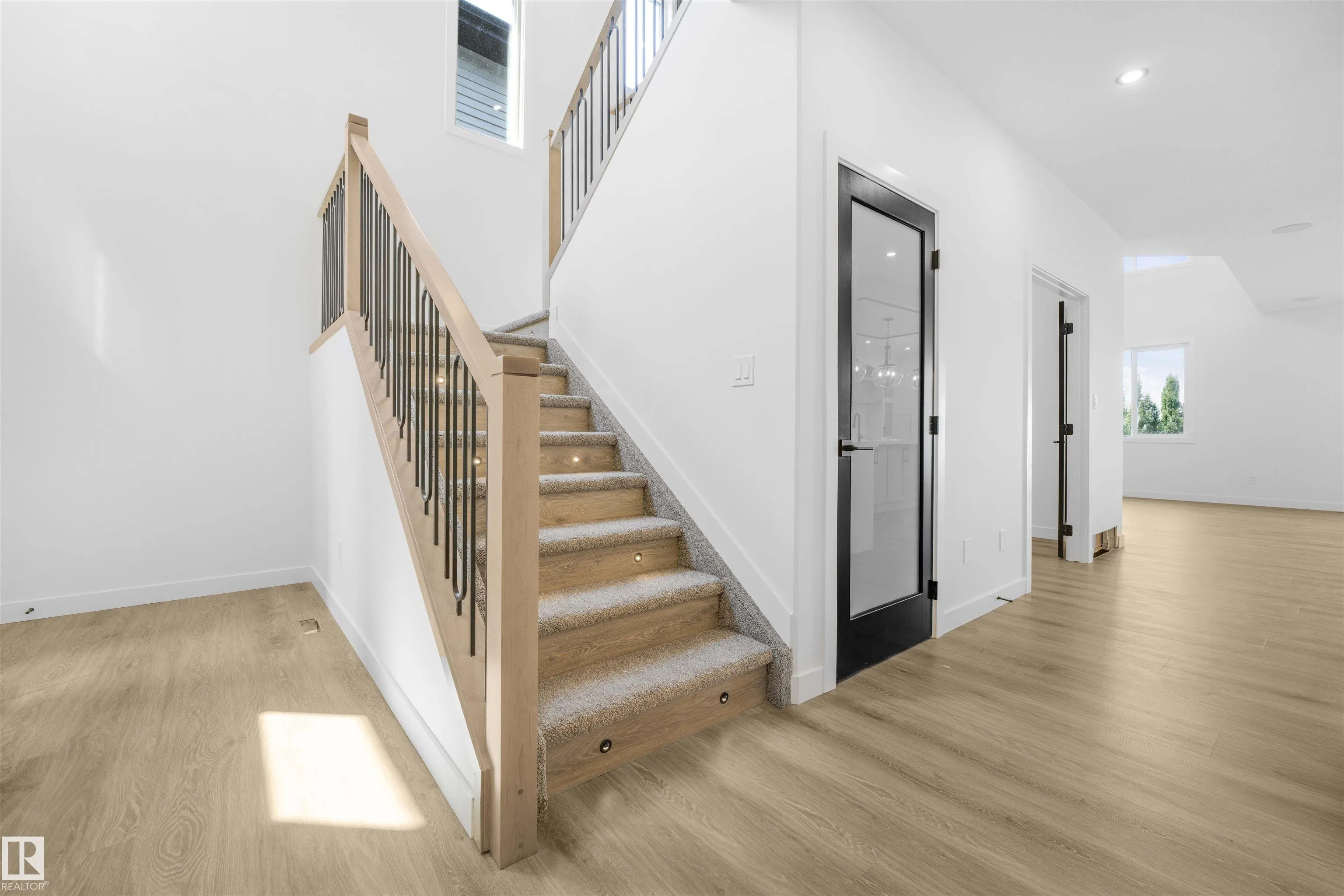 48 GRASSVIEW Crescent