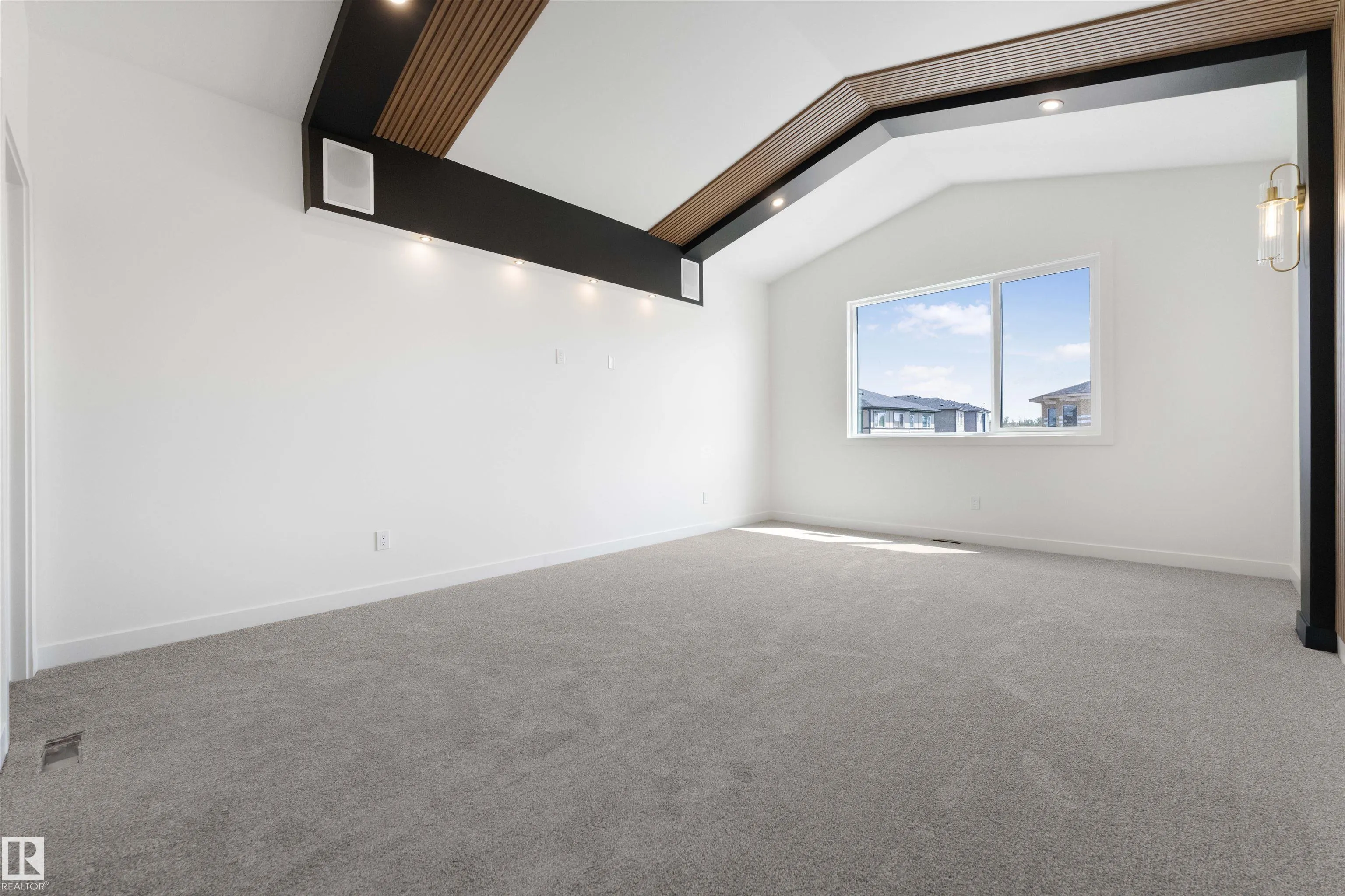 48 GRASSVIEW Crescent