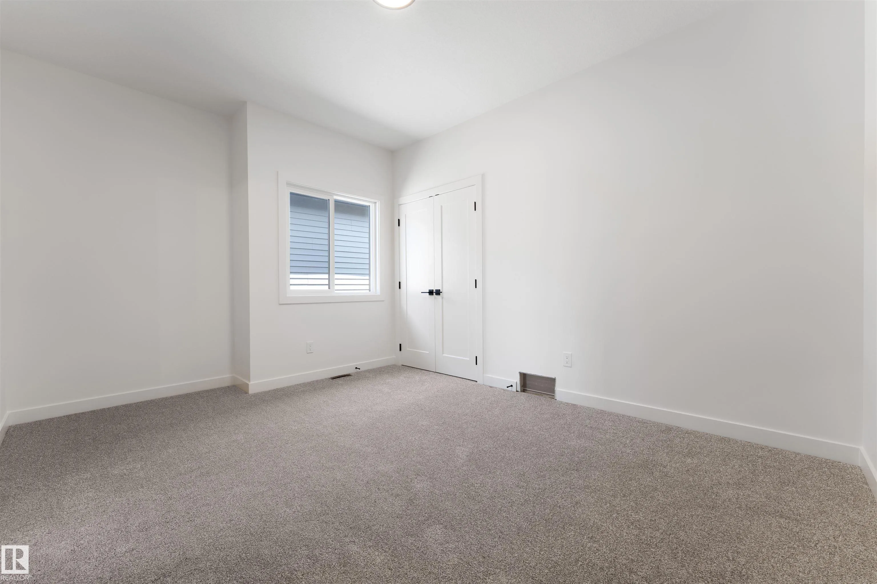48 GRASSVIEW Crescent