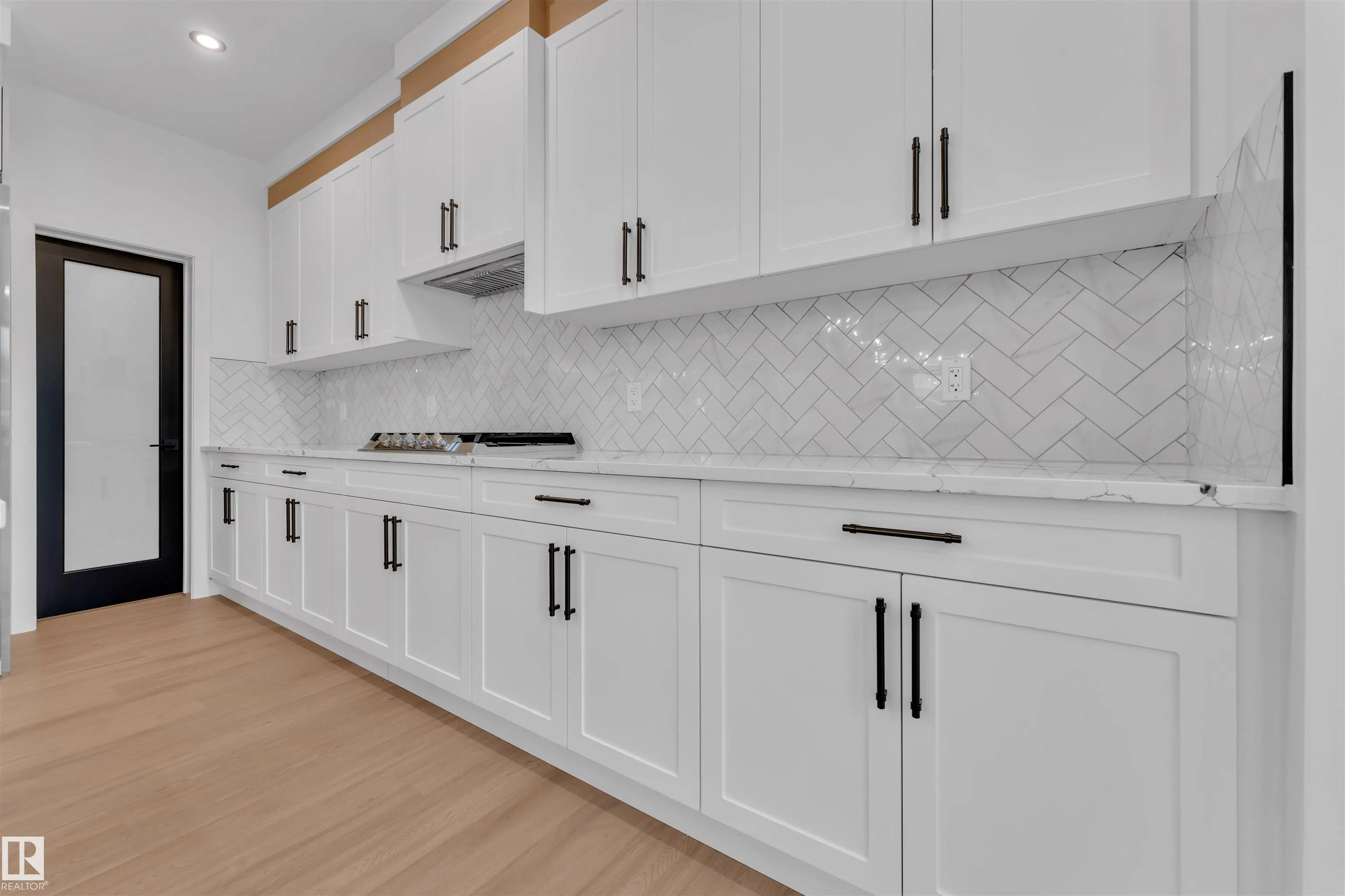 27 ELDRIDGE Point(e)