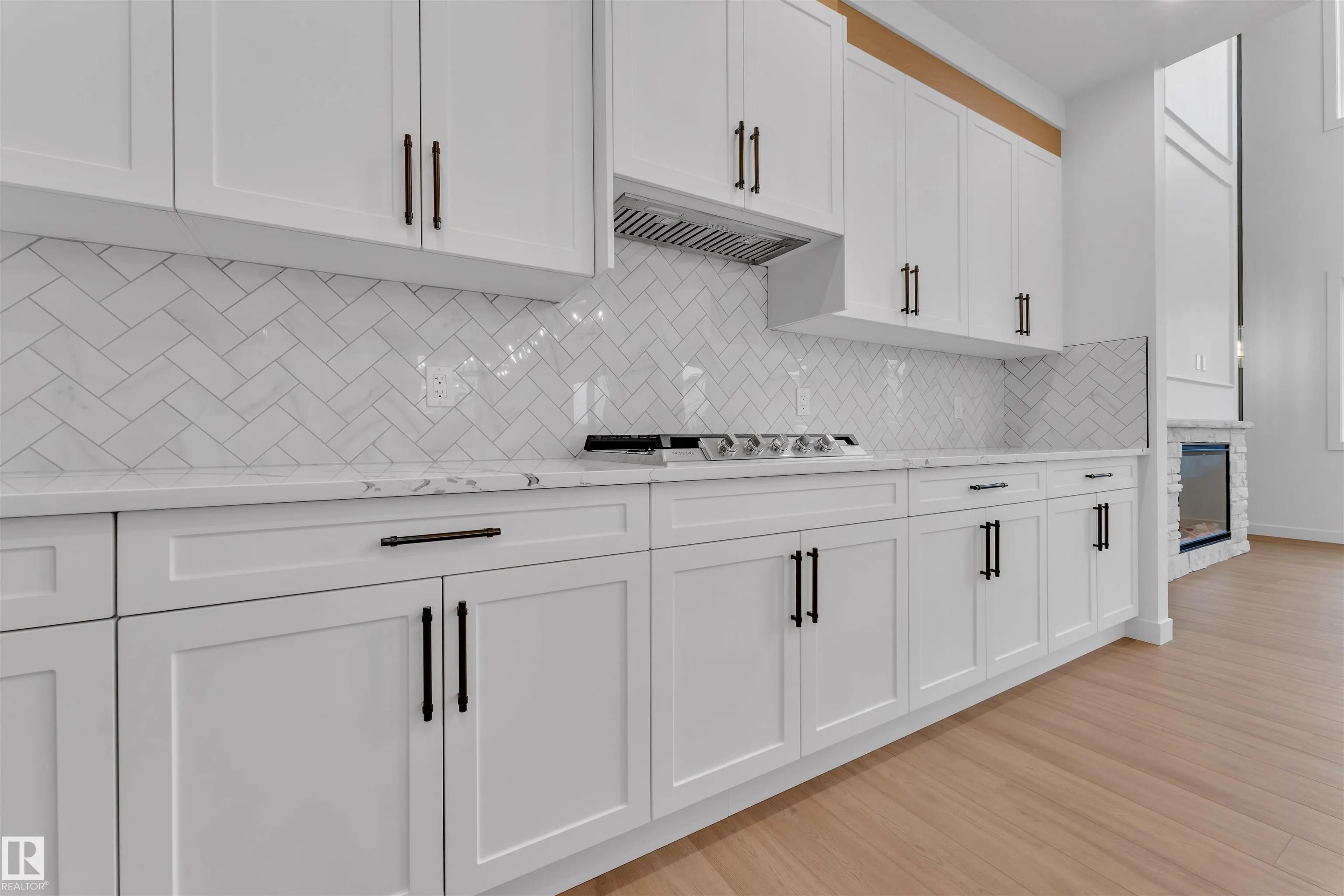 27 ELDRIDGE Point(e)