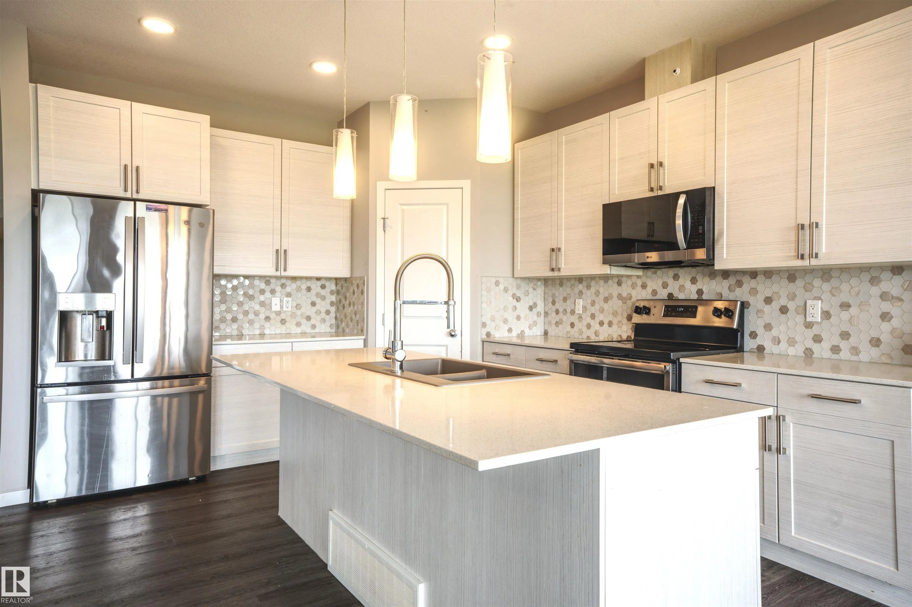 3327 PARKER Loop