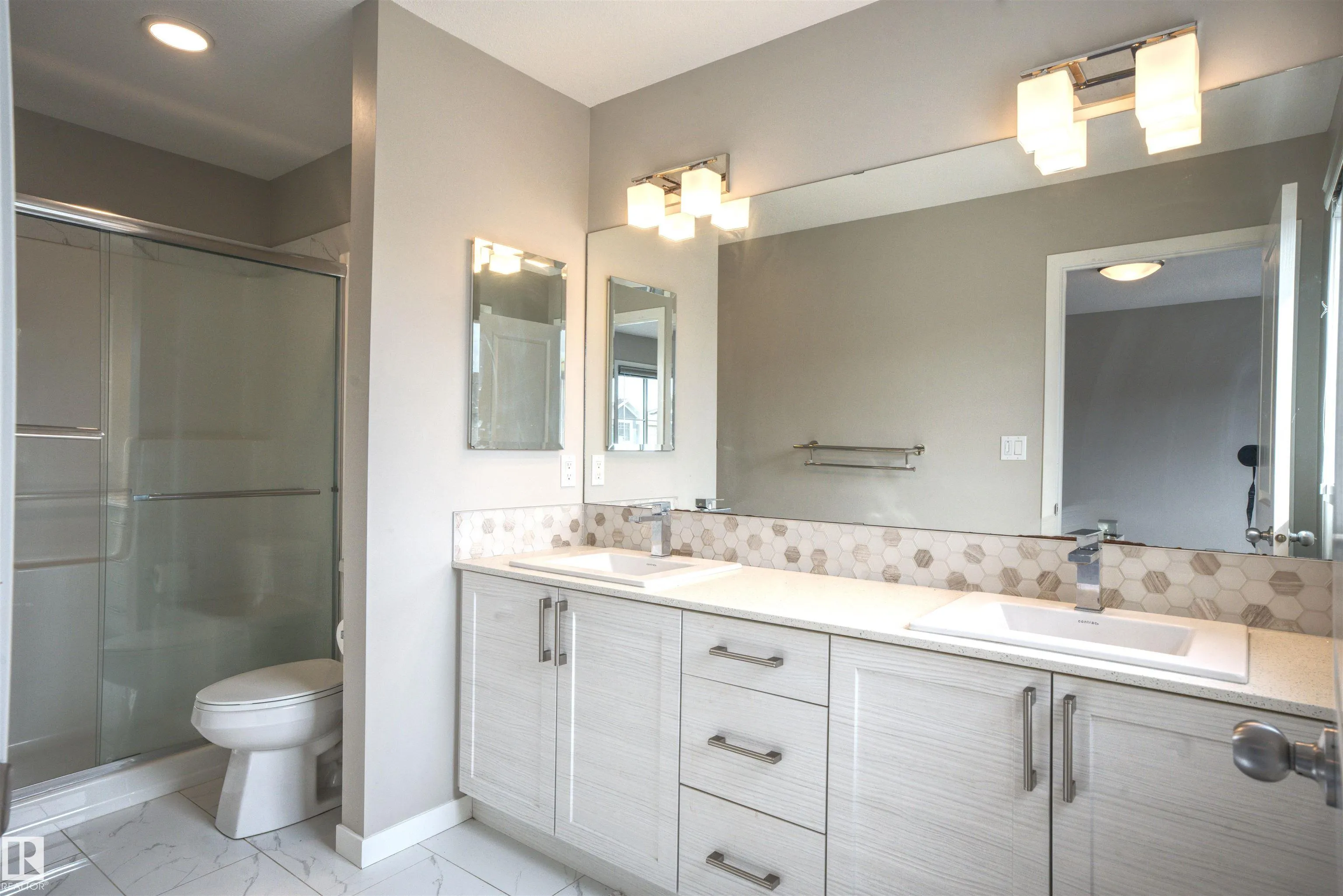 3327 PARKER Loop