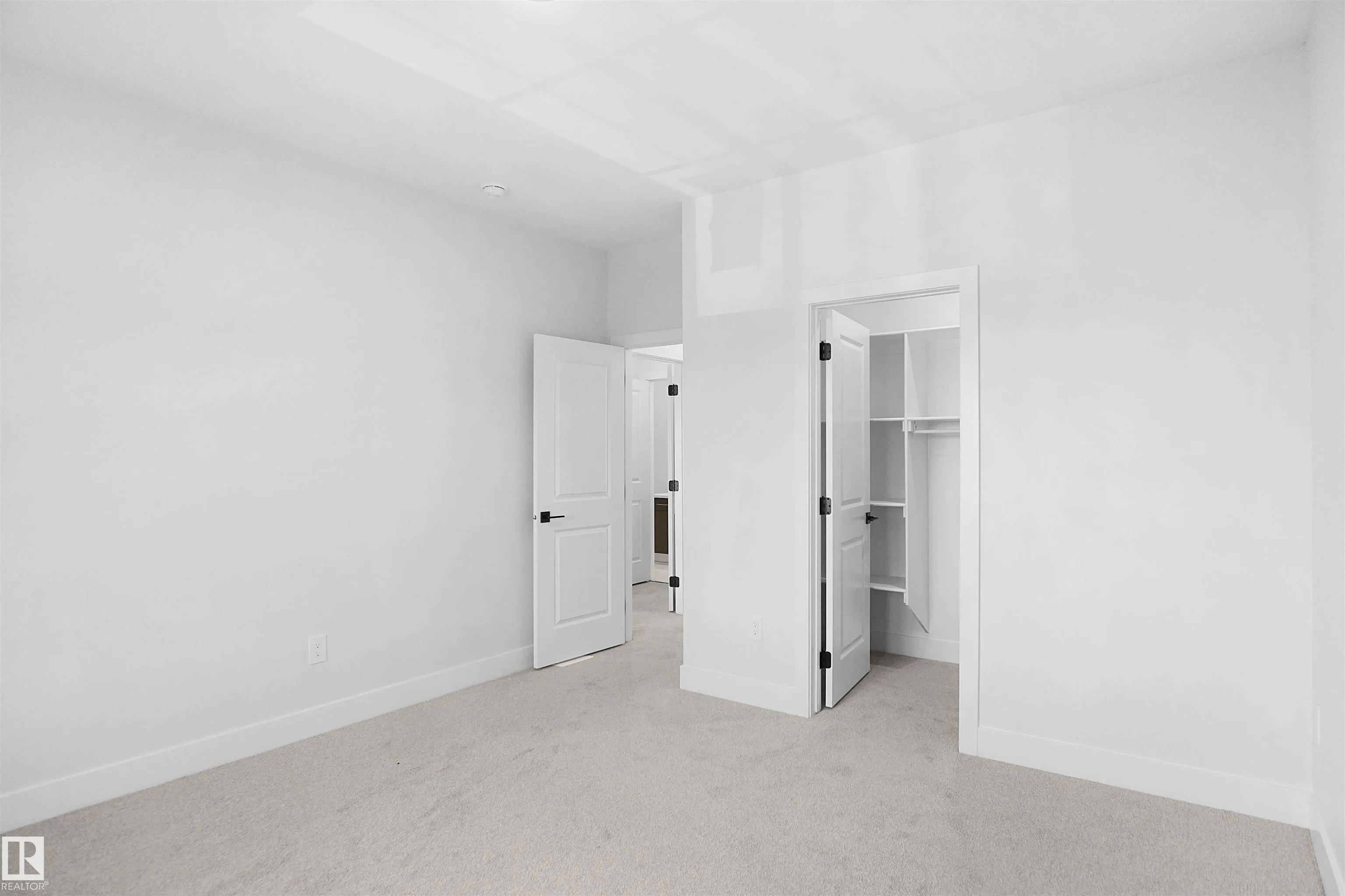 6224 29 AVE SW